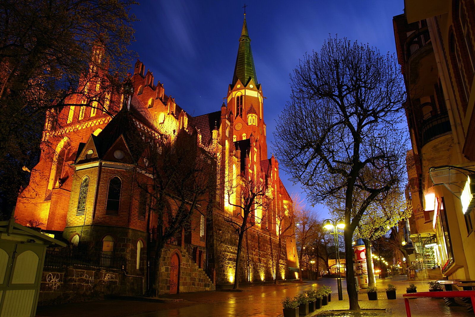 Pentax K-S2 sample photo. Church, night, lit photography