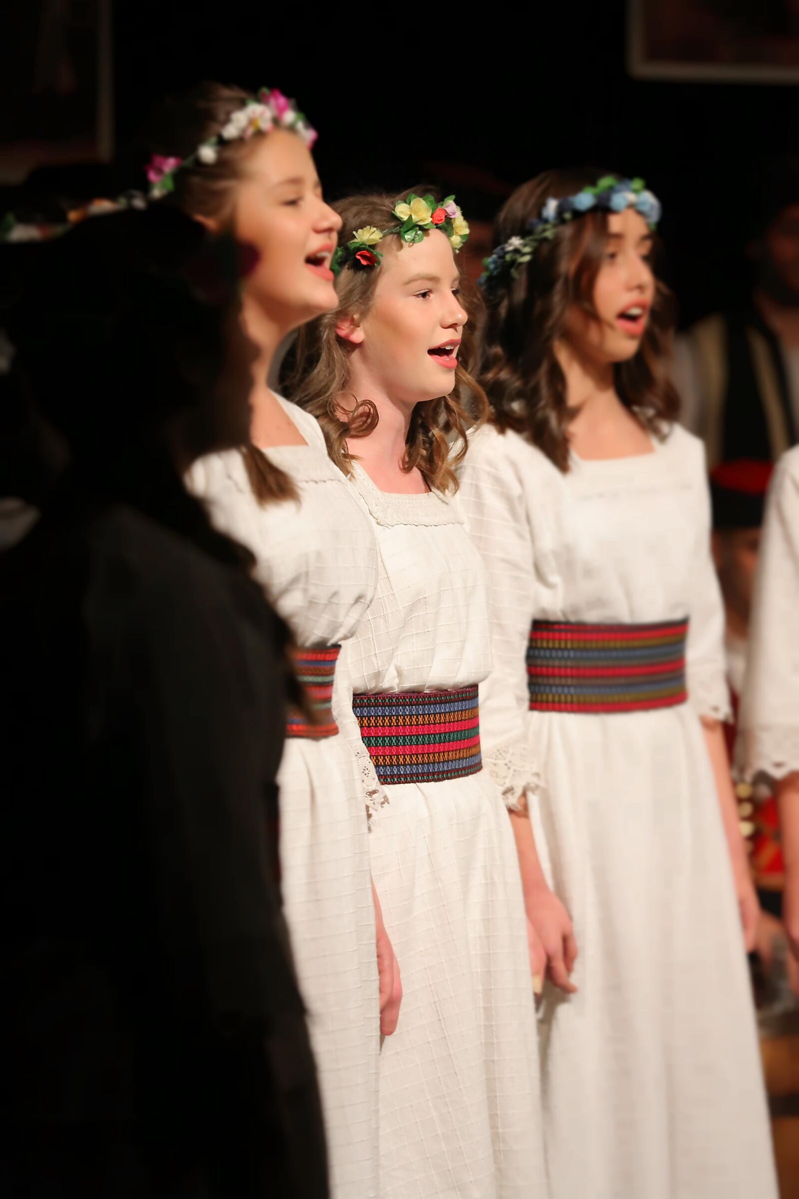 Canon EF 70-200mm F2.8L IS II USM sample photo. Chord, singer, girls, folk photography