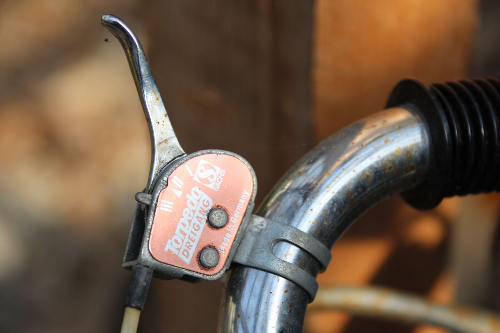 Canon EOS 1200D (EOS Rebel T5 / EOS Kiss X70 / EOS Hi) sample photo. Bike, gears, handlebars photography