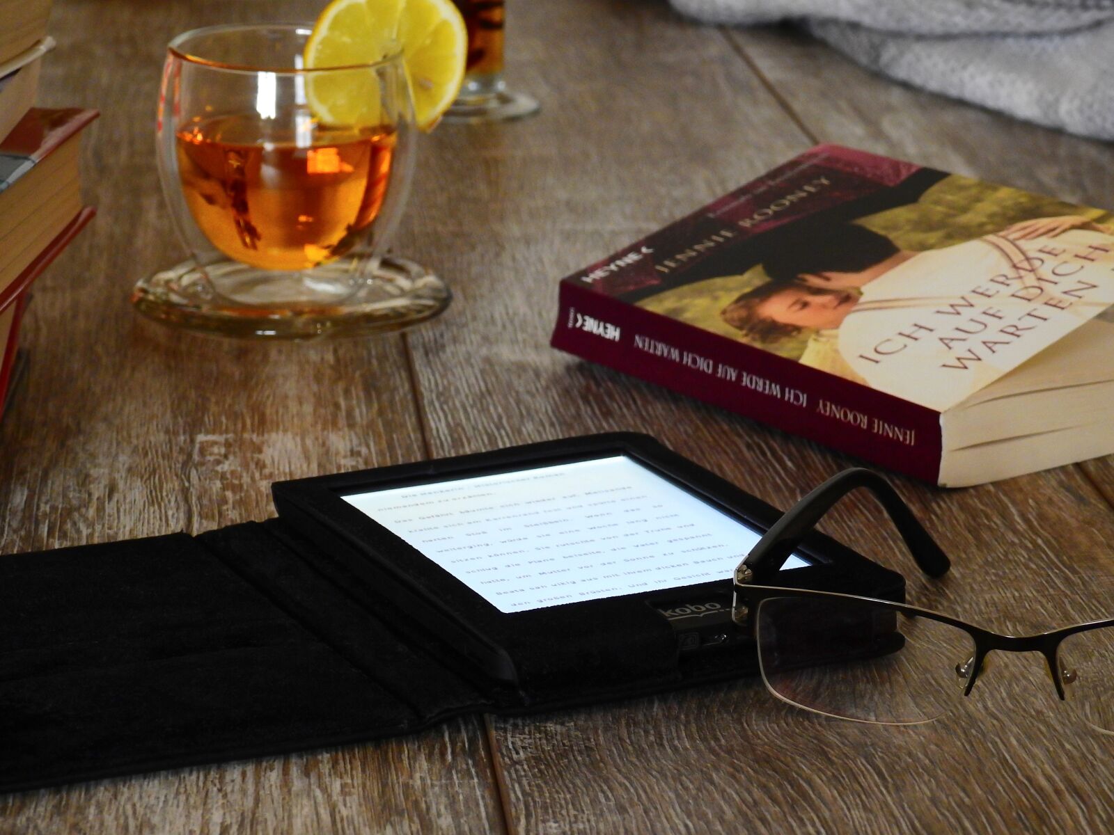 Nikon Coolpix P900 sample photo. Book, read, literature photography