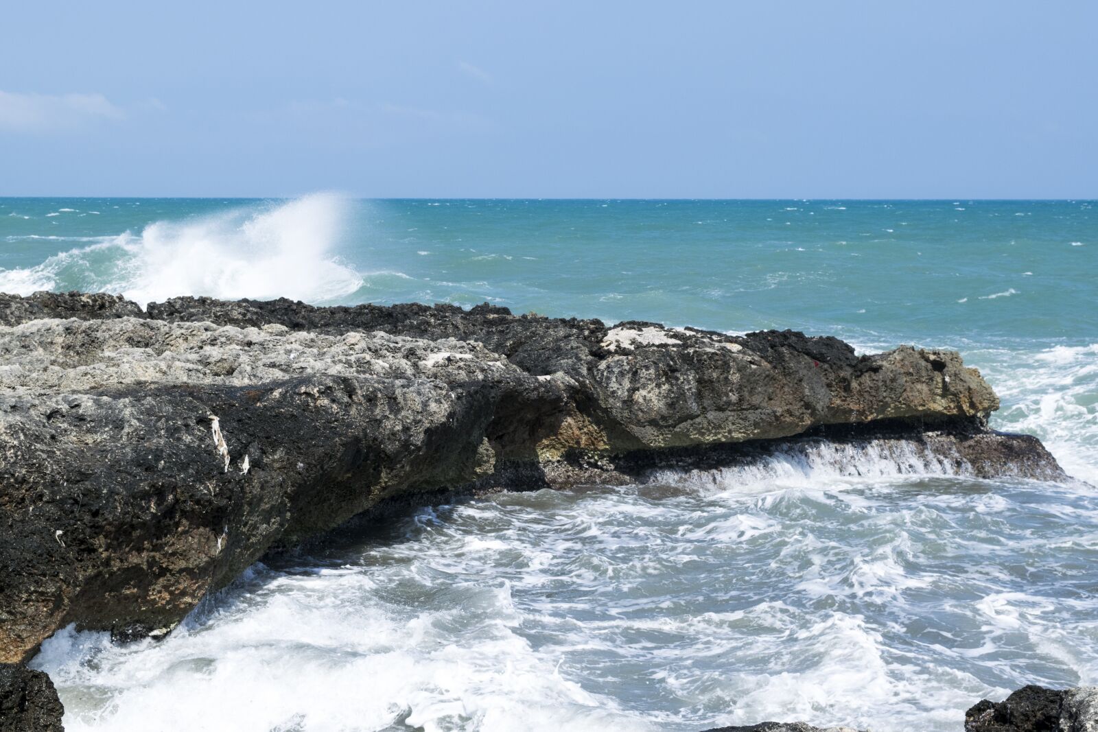 Nikon D5300 sample photo. Sea, rock, waves photography