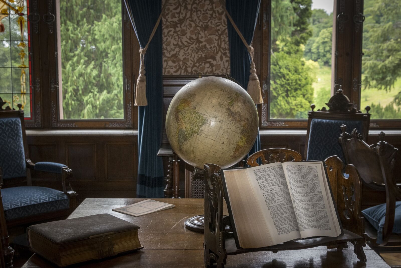Nikon D5300 sample photo. Castle, work rooms, book photography