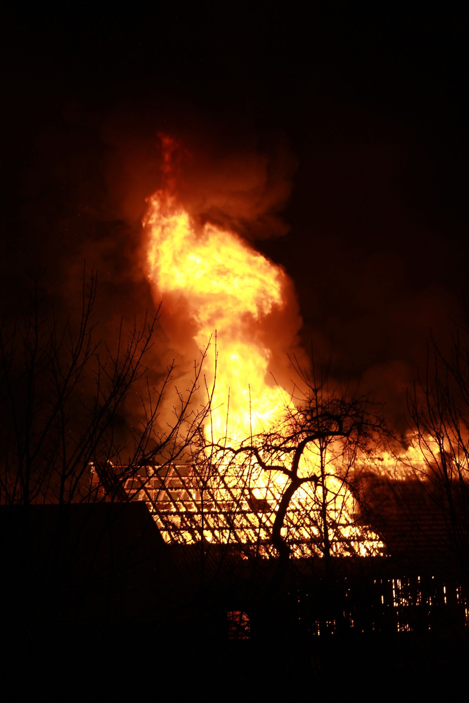 Canon EOS 60D sample photo. Barn fire, domestic heating photography