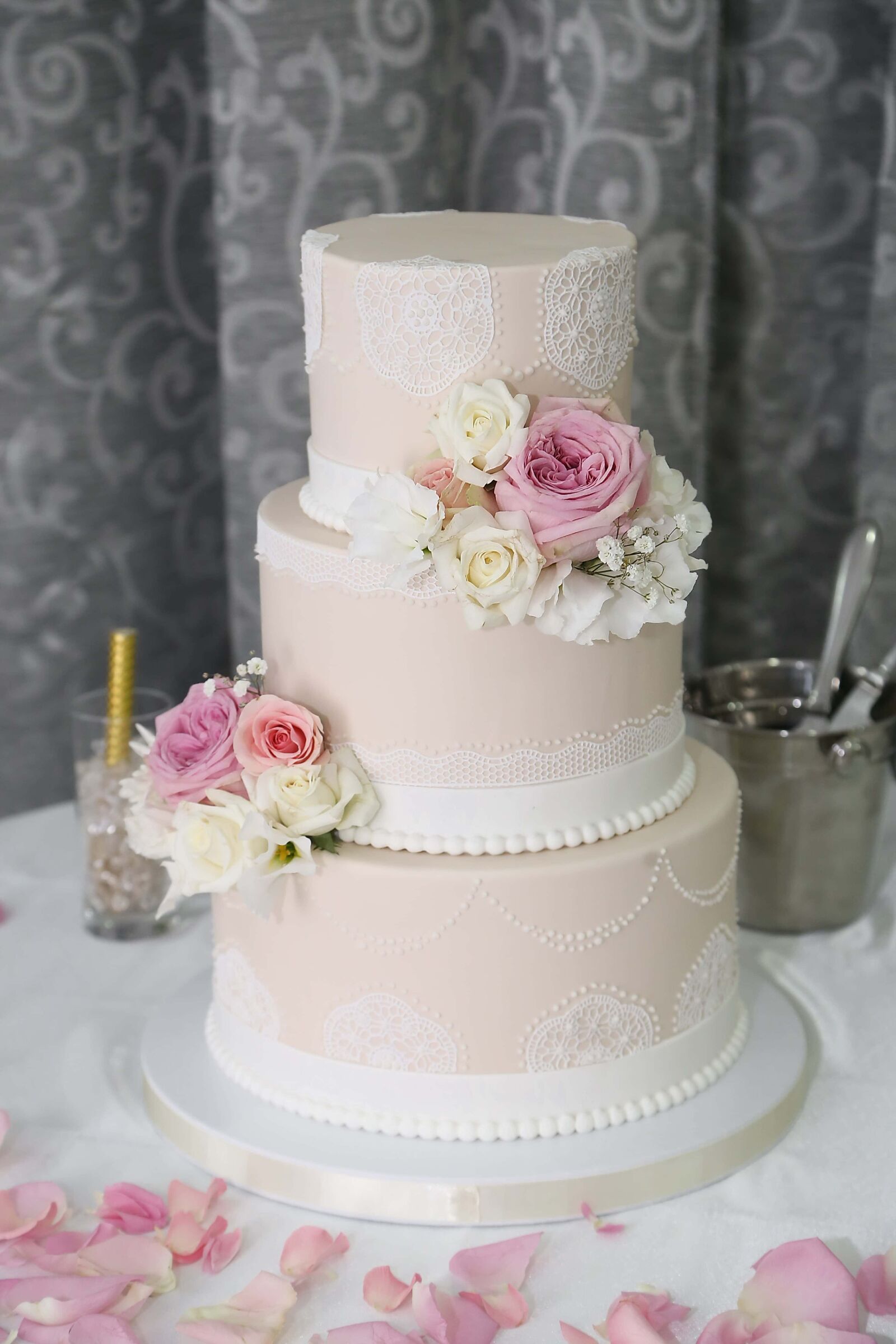 Canon EOS 6D sample photo. Beautiful, luxury, wedding cake photography