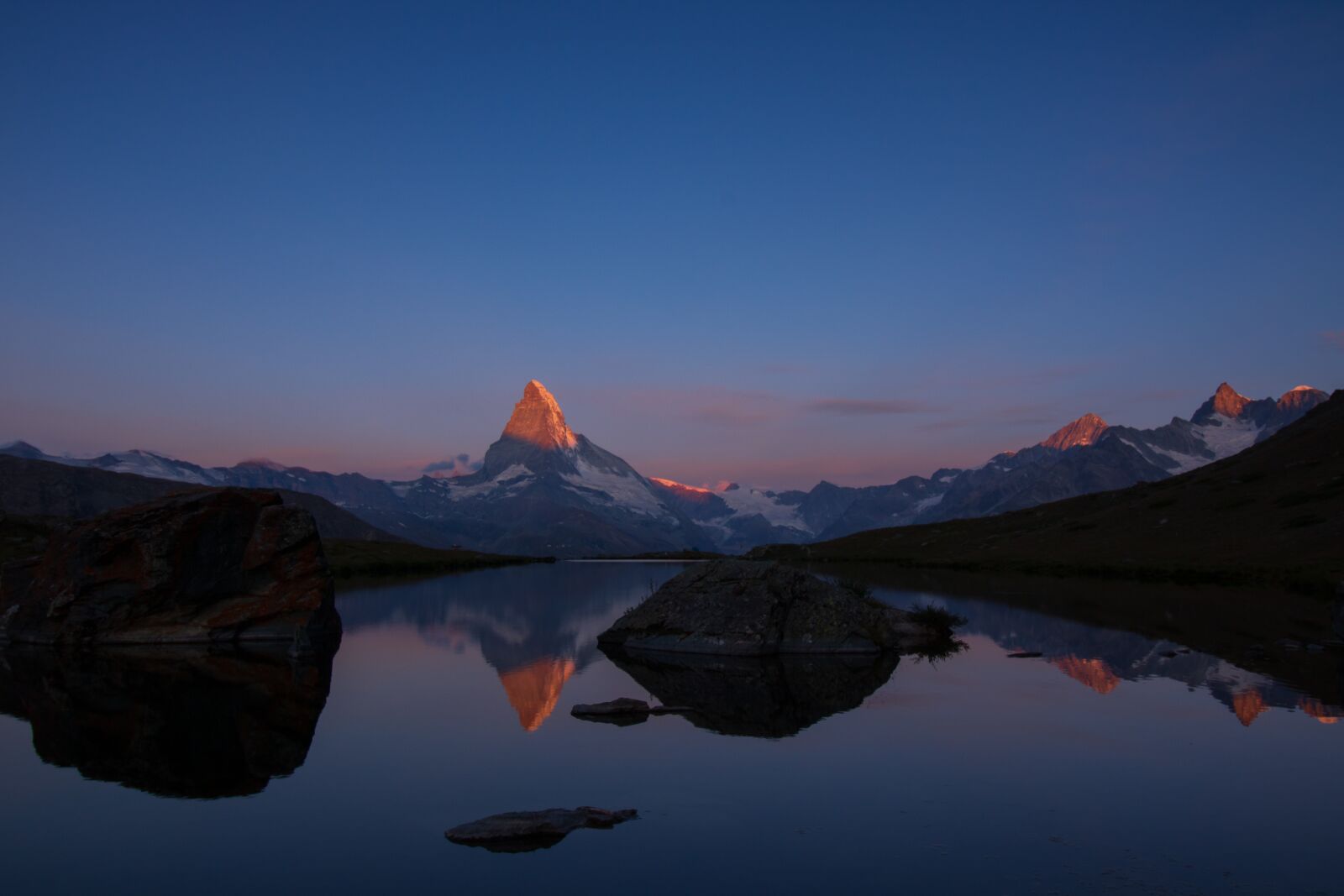 Canon EOS 750D (EOS Rebel T6i / EOS Kiss X8i) sample photo. Matterhorn, mountain, sunrise photography