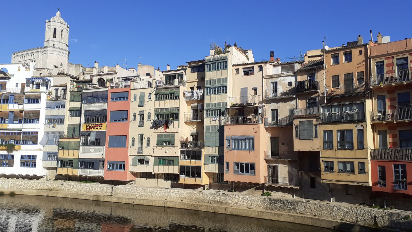 Samsung SM-A202F sample photo. Girona, spain, architecture photography