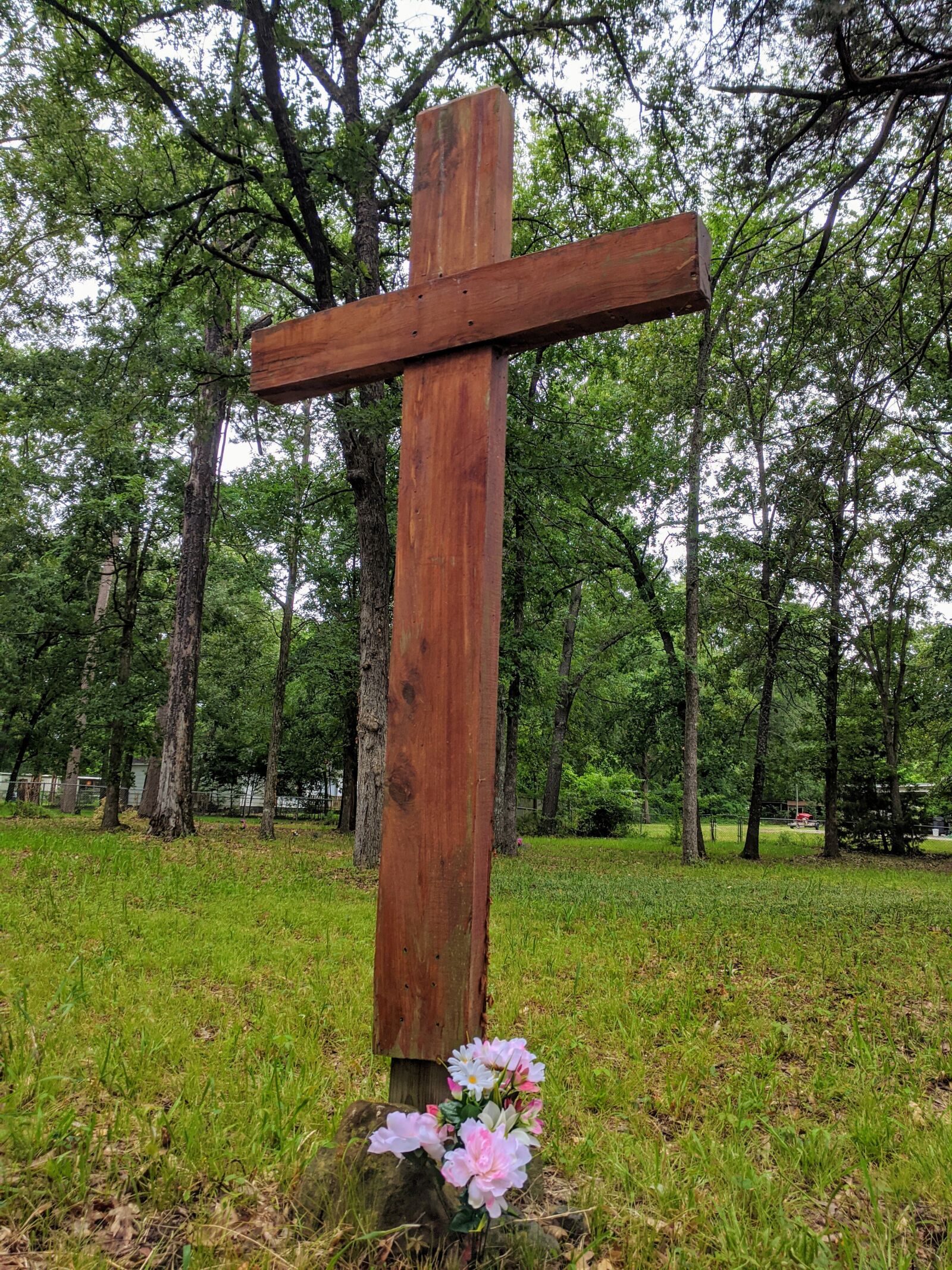 Google Pixel sample photo. Cross, memorial, wooden photography