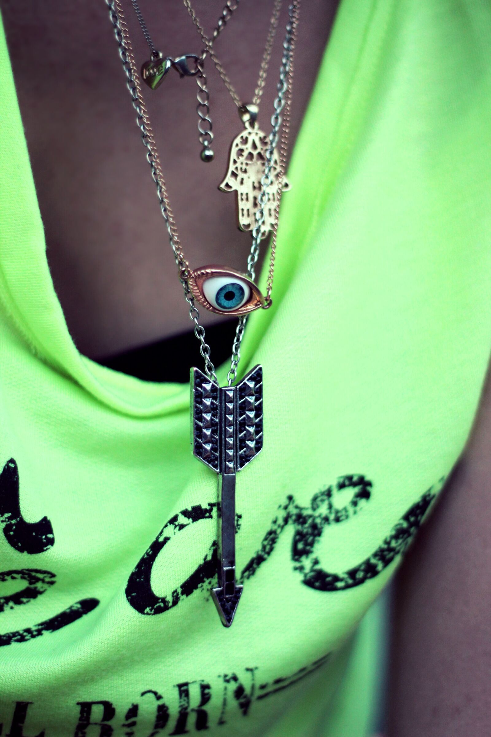 Canon EOS 600D (Rebel EOS T3i / EOS Kiss X5) sample photo. Pendants, eye, arrow, hamsa photography