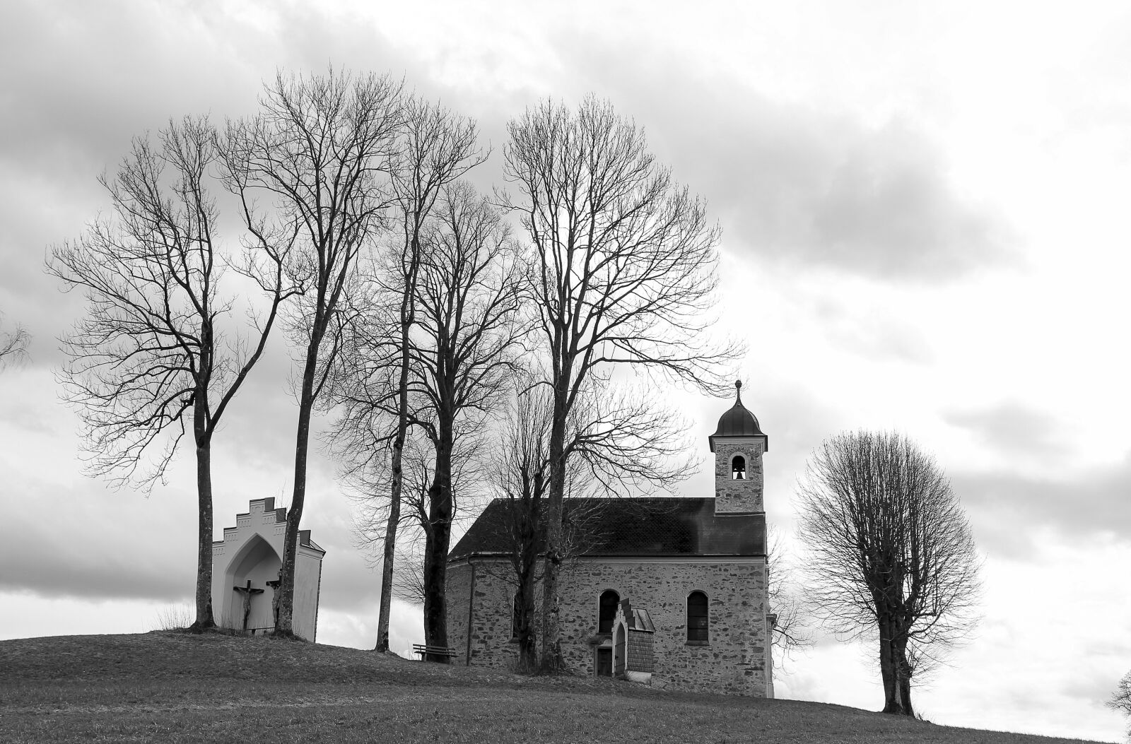 Canon EOS 6D + Canon EF 24-105mm F4L IS USM sample photo. Black and white, chapel photography
