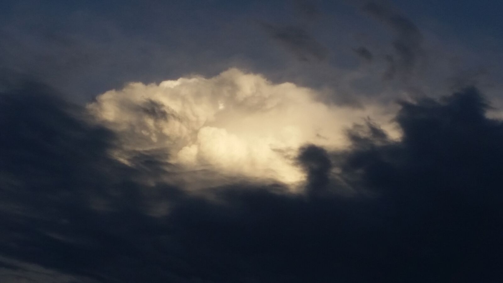 Samsung Galaxy S5 sample photo. Storm, black clouds, white photography