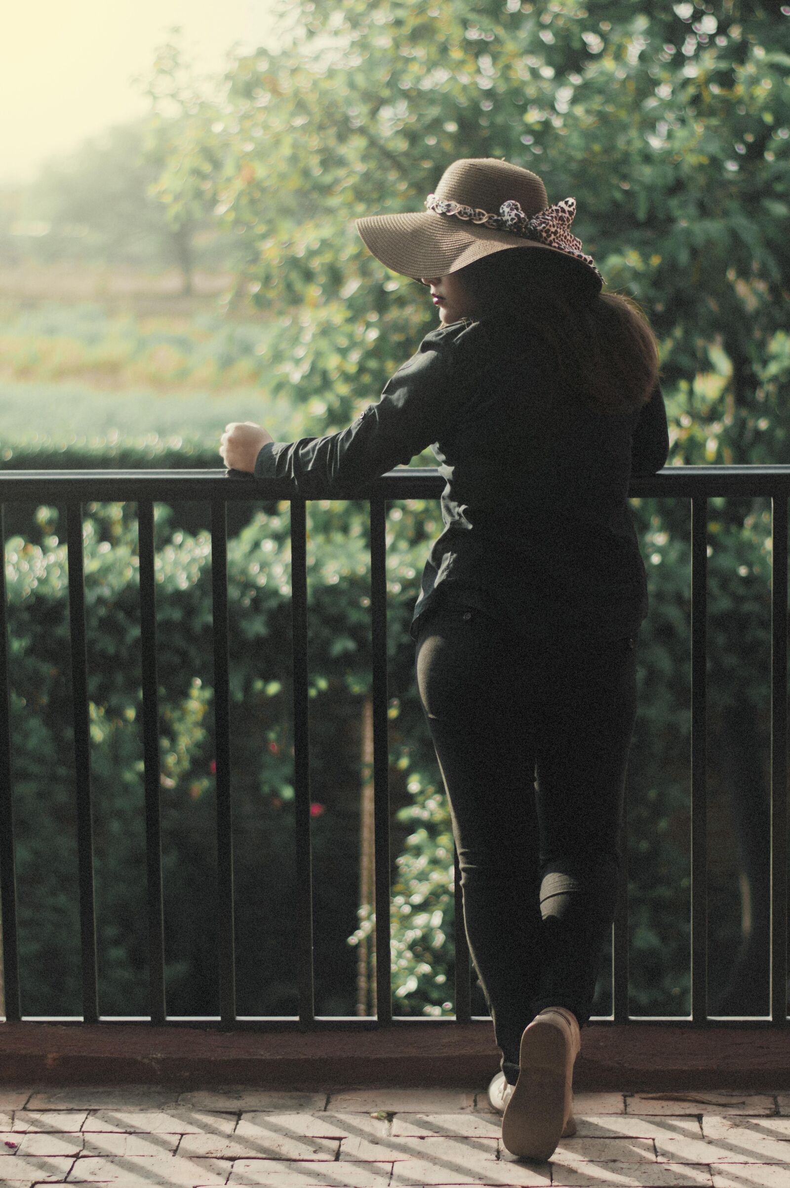 Nikon D3200 sample photo. Girl, alone, people photography