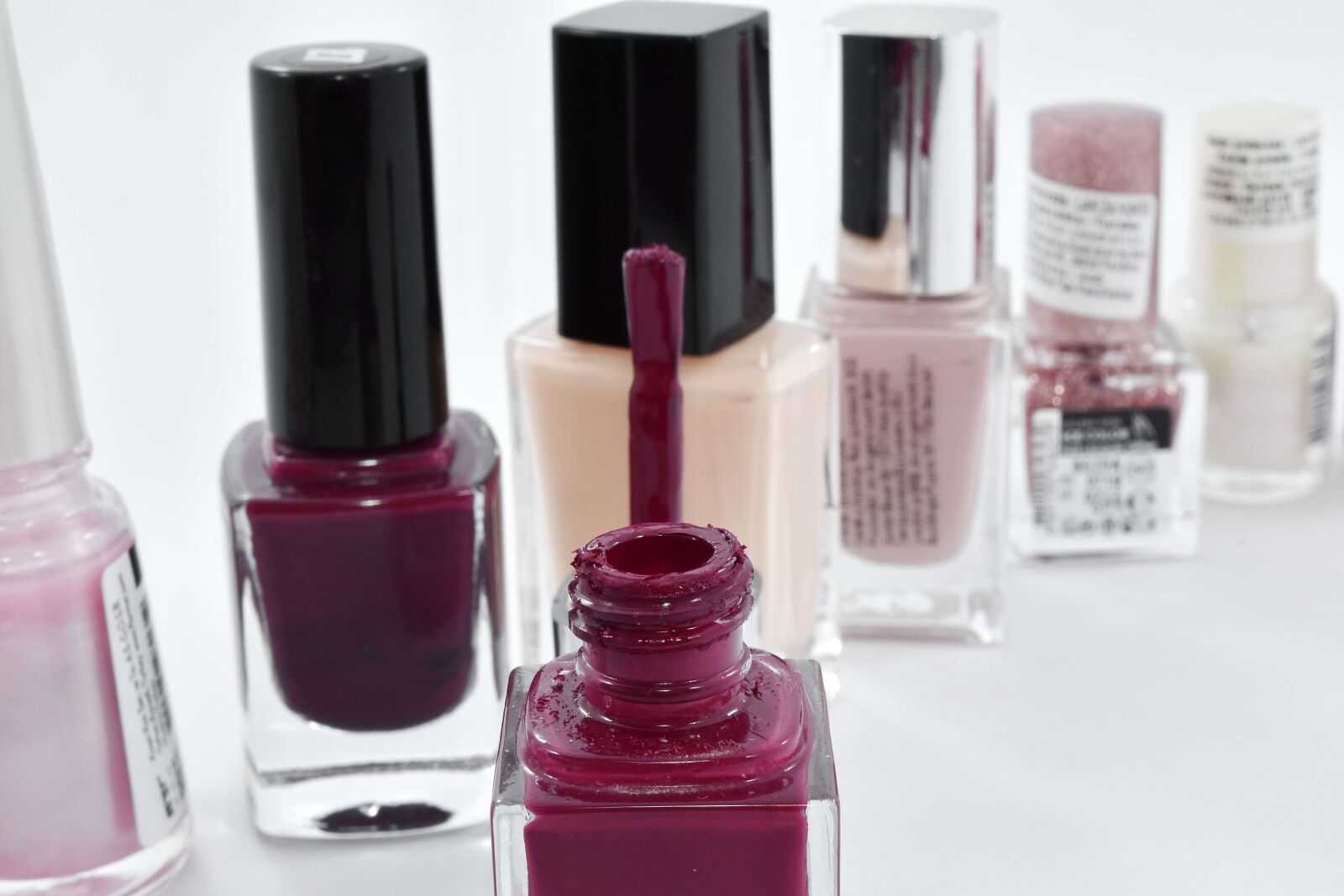 Nikon D5500 sample photo. Colors, manicure, paint, treatment photography
