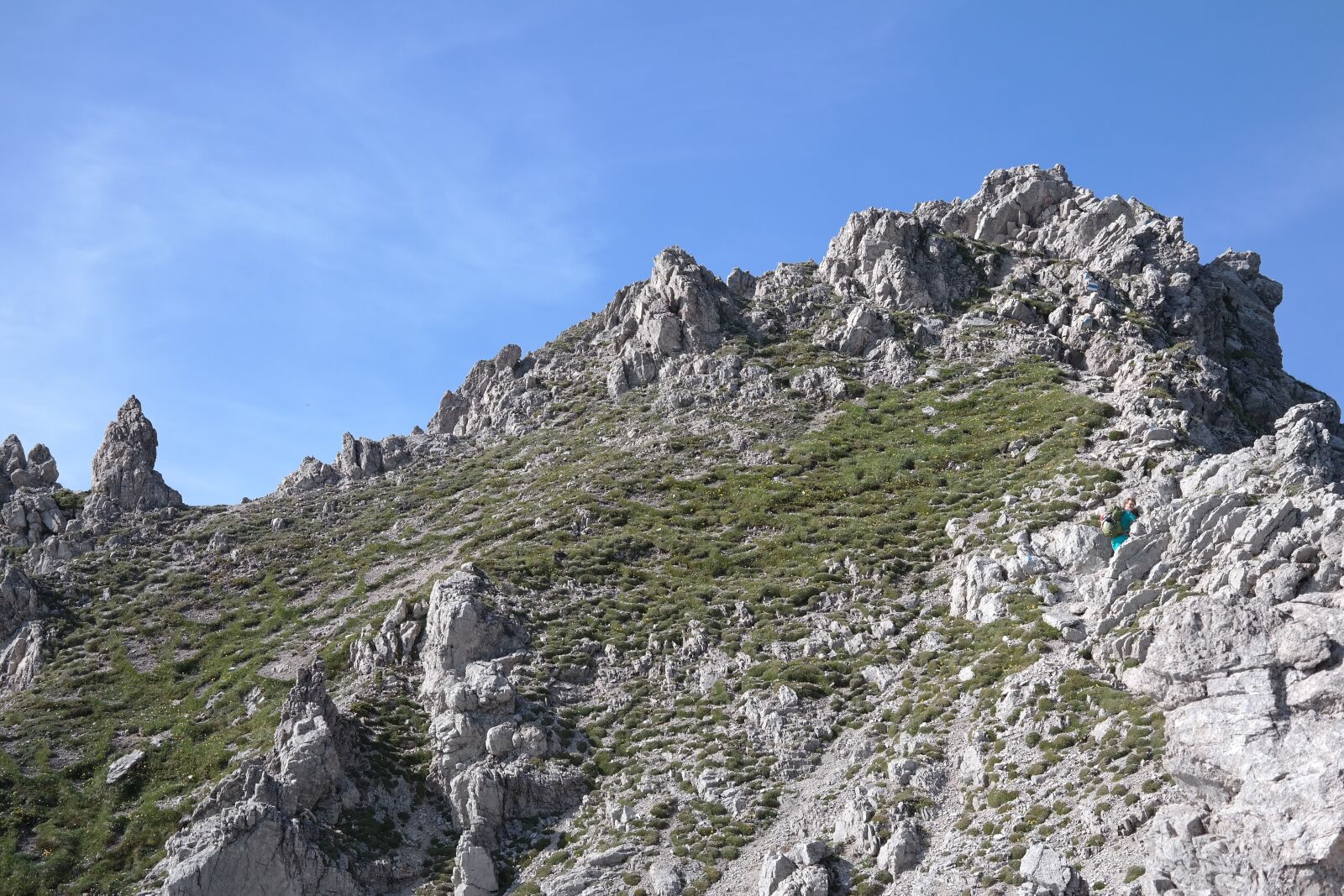 Samsung NX300 sample photo. Summit, rough horn, trail photography