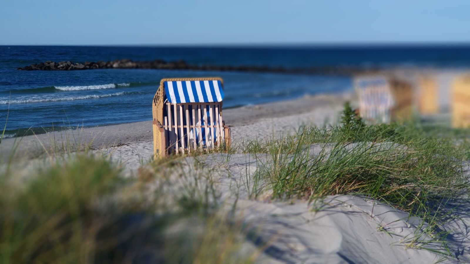 ASUS ZenFone 3 Zoom (ZE553KL) sample photo. Beach chair, baltic sea photography