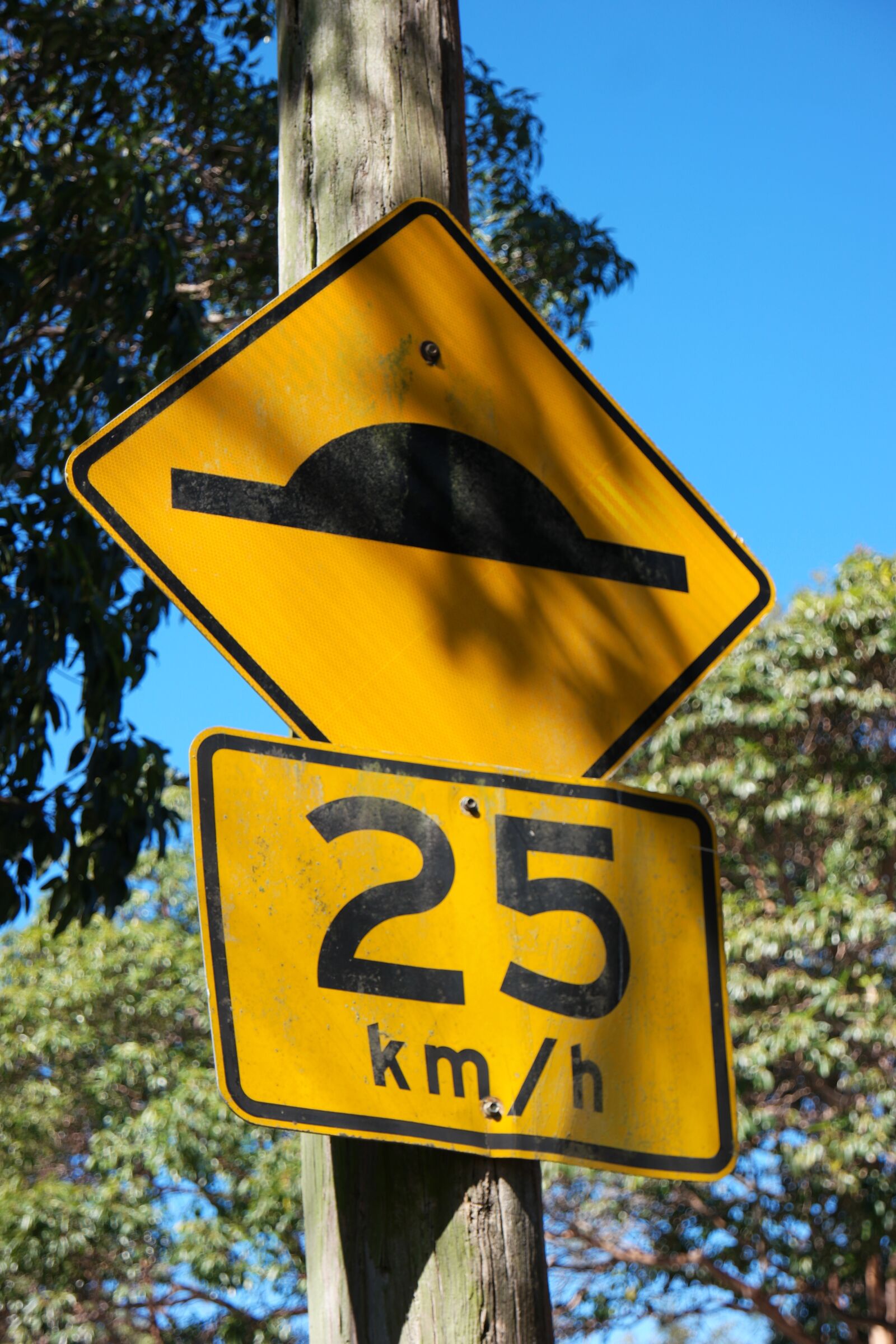 Samsung NX 16-50mm F3.5-5.6 Power Zoom ED OIS sample photo. Sign, road, road signs photography