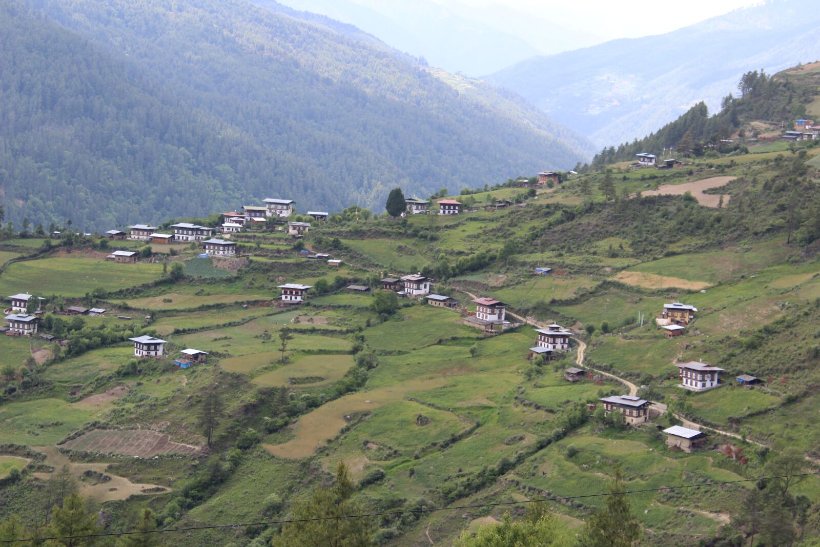 Canon EOS 1300D (EOS Rebel T6 / EOS Kiss X80) sample photo. Bhutan, landscape, mountain photography
