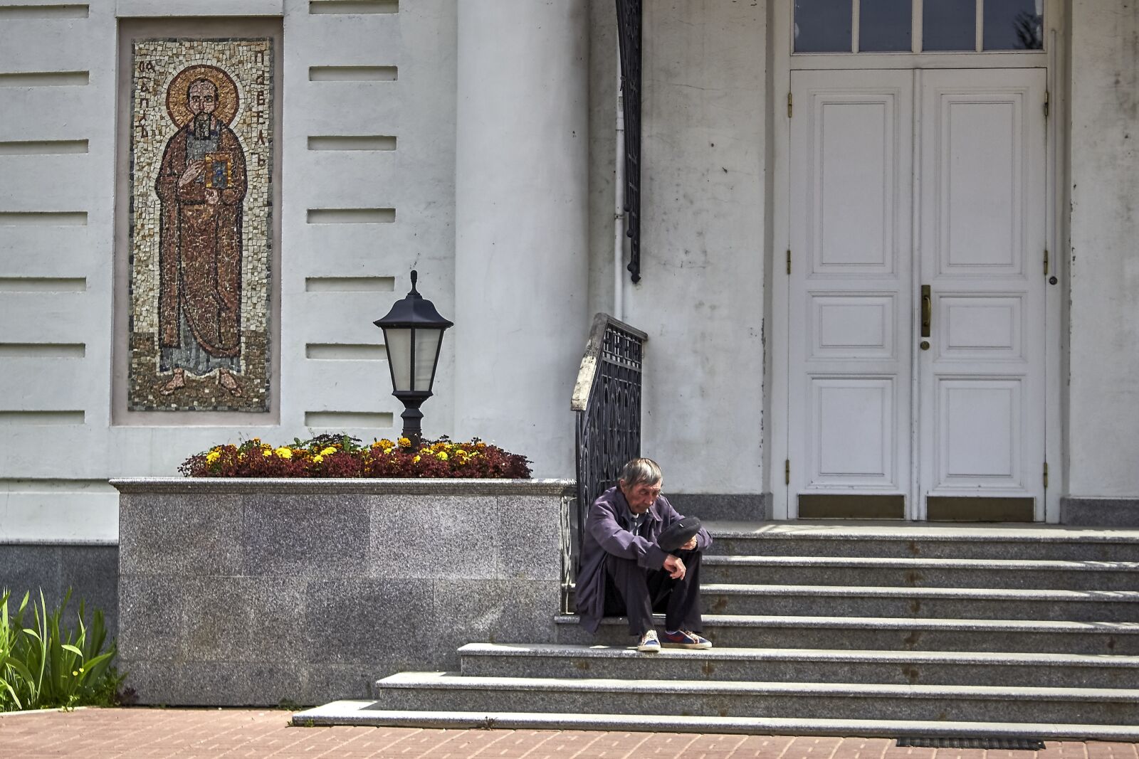 Canon EOS 600D (Rebel EOS T3i / EOS Kiss X5) sample photo. Church, temple, the beggar photography