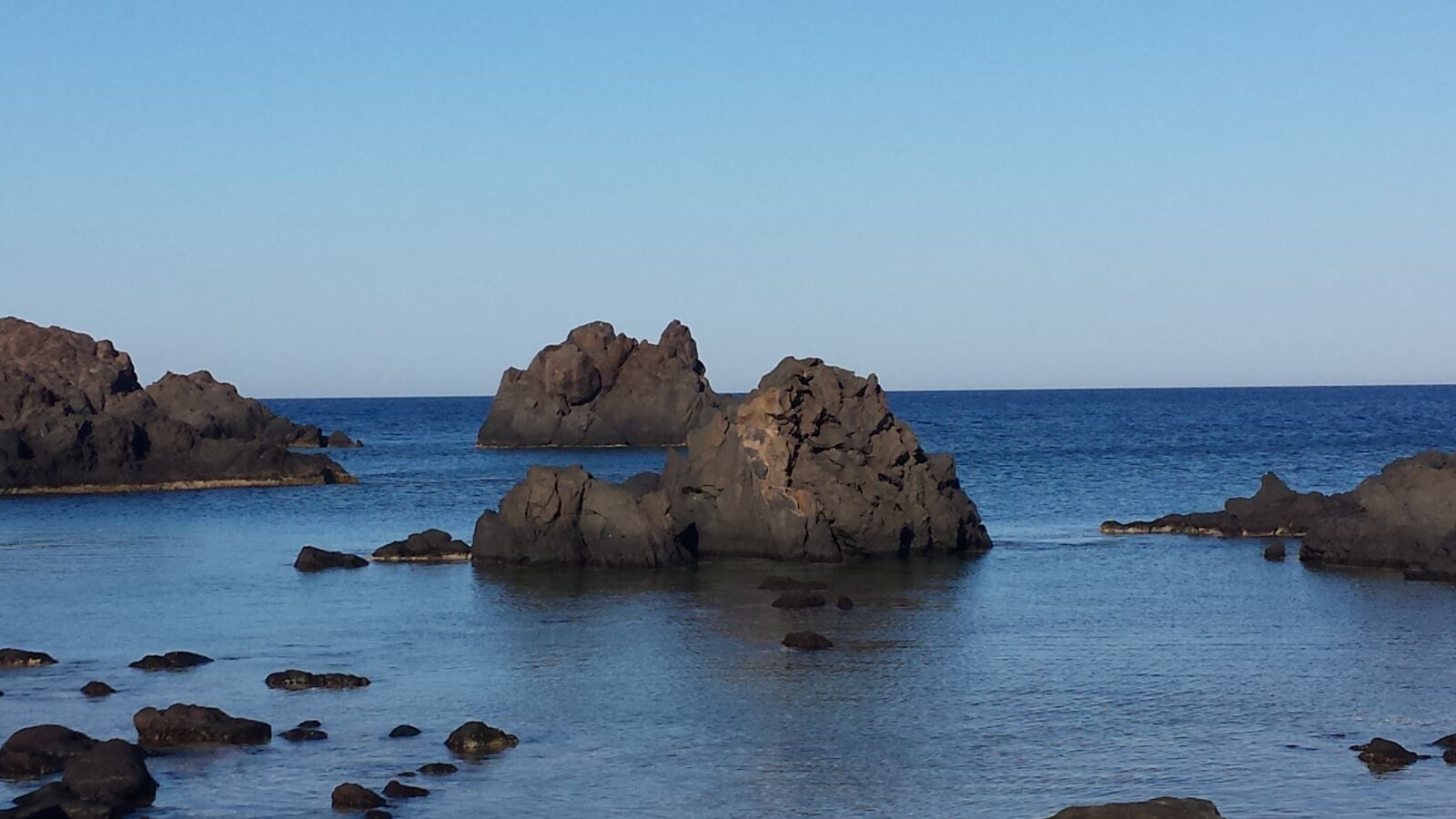 Samsung Galaxy S4 sample photo. Lunar landscape, atmosphere, sea photography