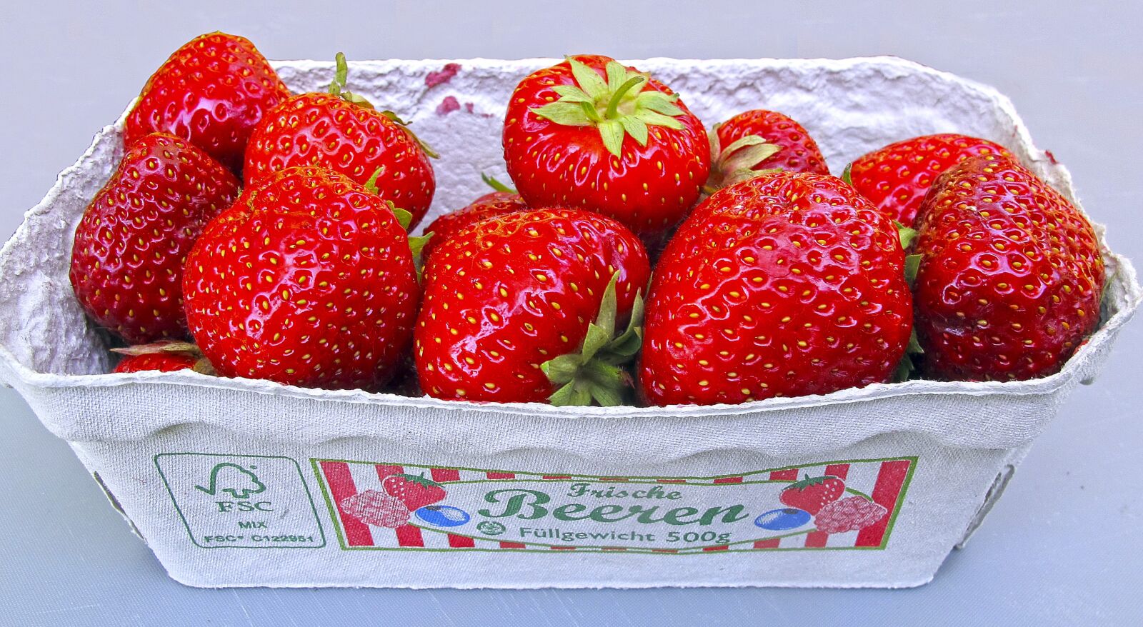 Canon PowerShot G12 sample photo. Strawberries, shell, berries photography