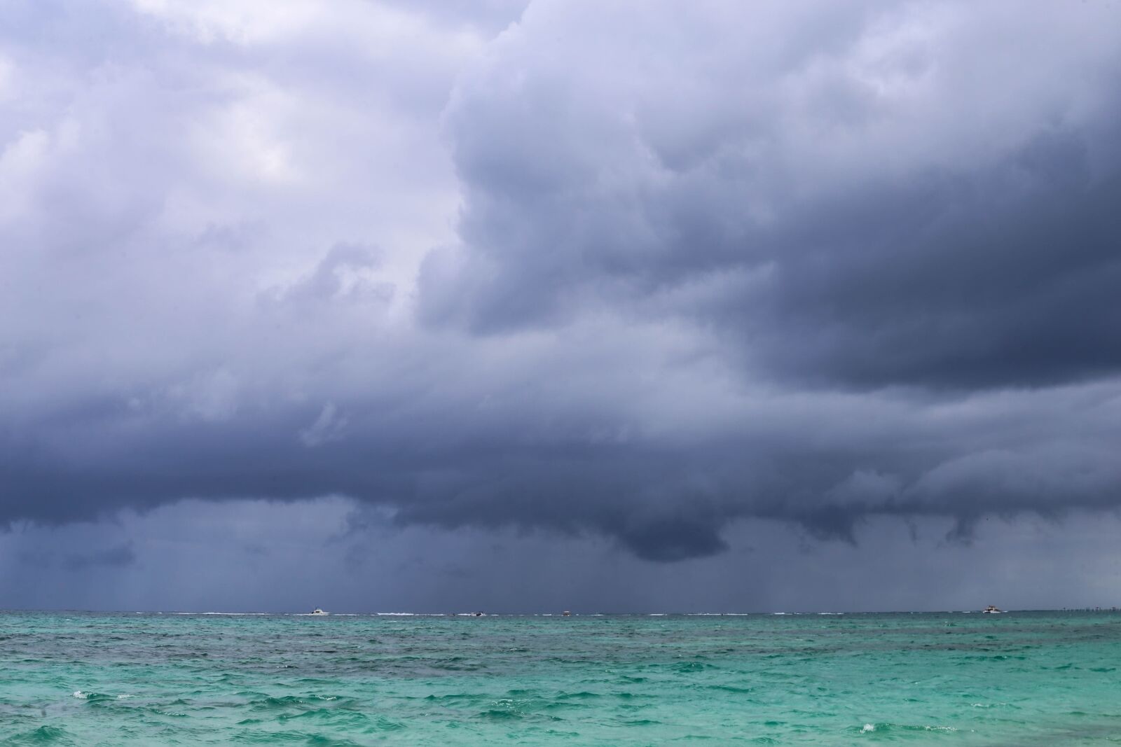 Canon EOS 6D + Canon EF 70-200mm F4L USM sample photo. Storm, clouds, sea photography