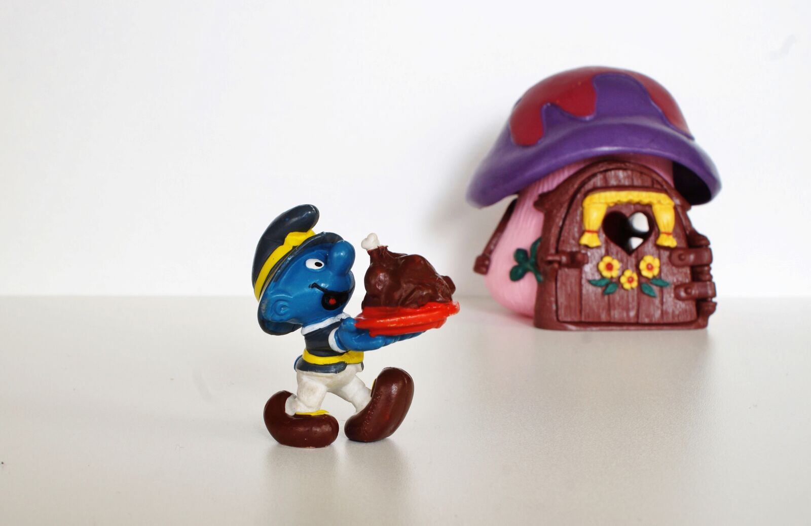 Sony DT 18-70mm F3.5-5.6 sample photo. Smurf, smurfs, figure photography