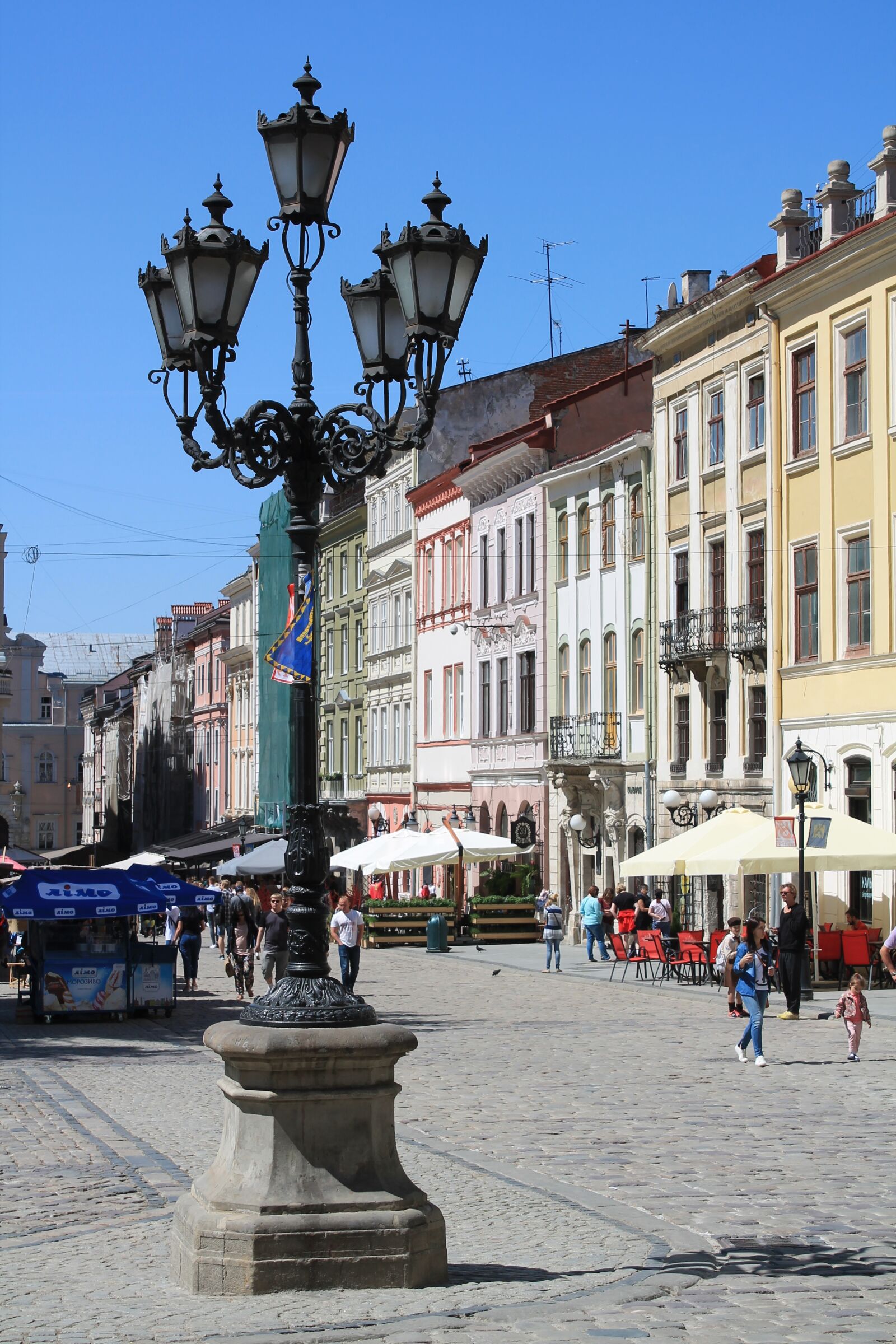 Canon EOS 1100D (EOS Rebel T3 / EOS Kiss X50) sample photo. Street lamp, ukraine, lviv photography