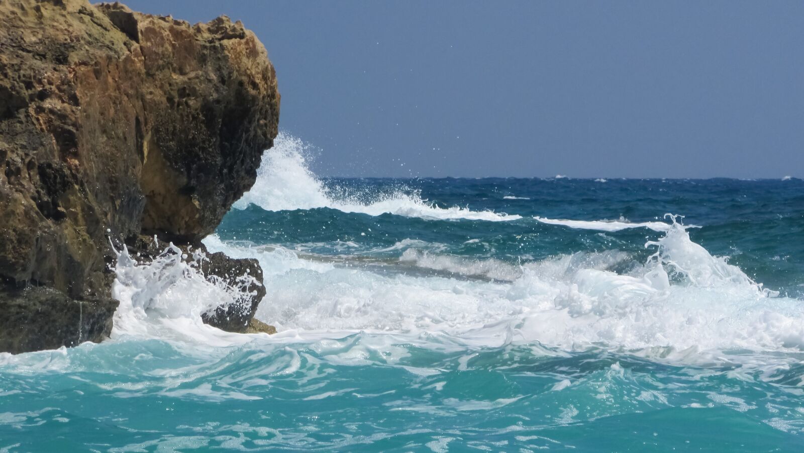 Canon PowerShot SX400 IS sample photo. Rock, wave, smashing photography