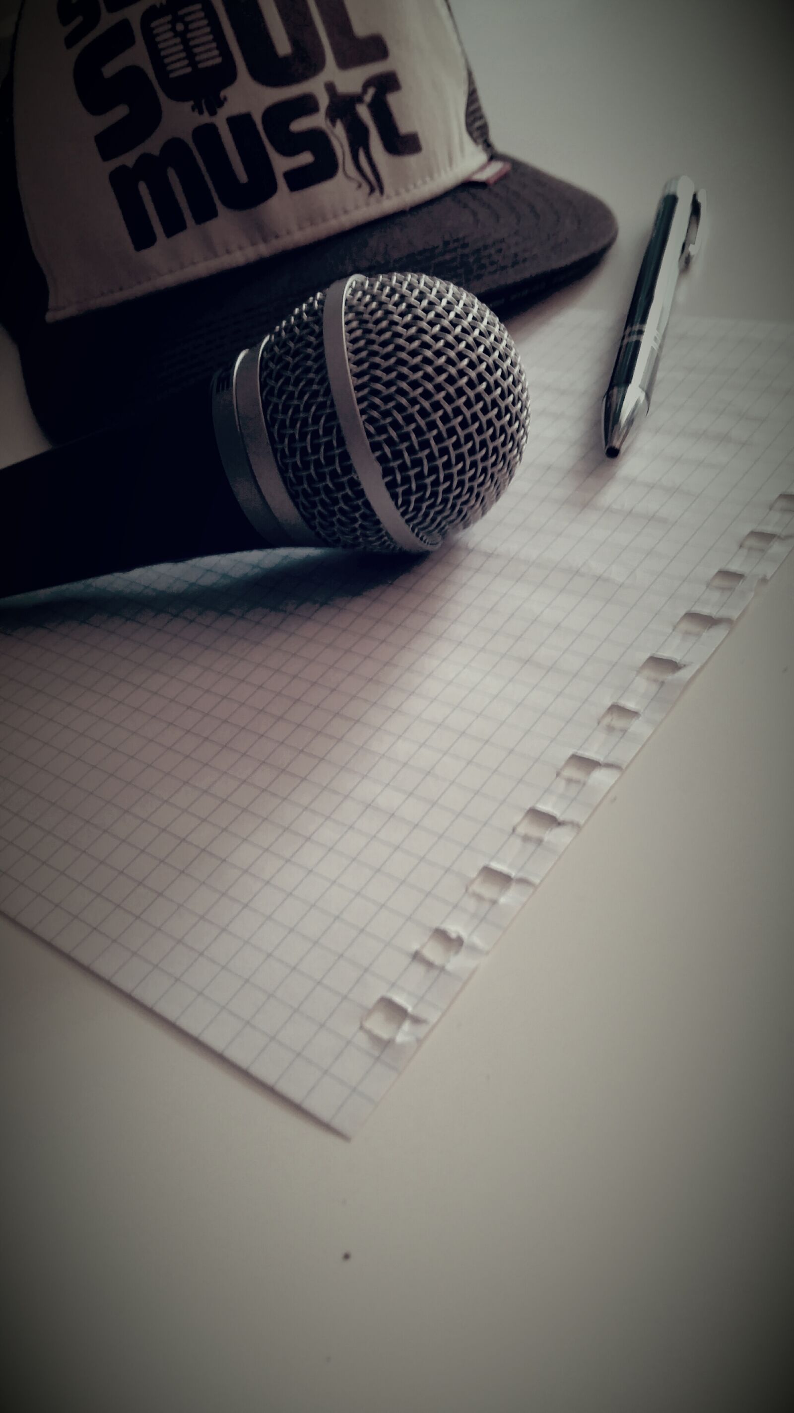 Samsung Galaxy A5 sample photo. Microphone, near, click, pen photography