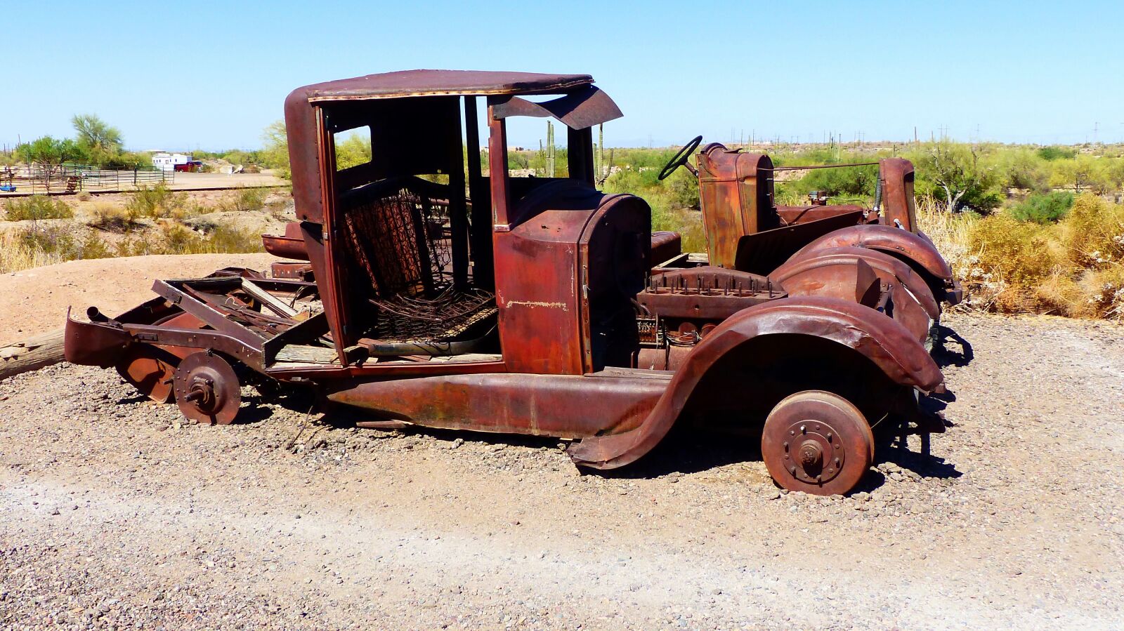 Panasonic Lumix DMC-FZ200 sample photo. Cars, old, wrecks photography