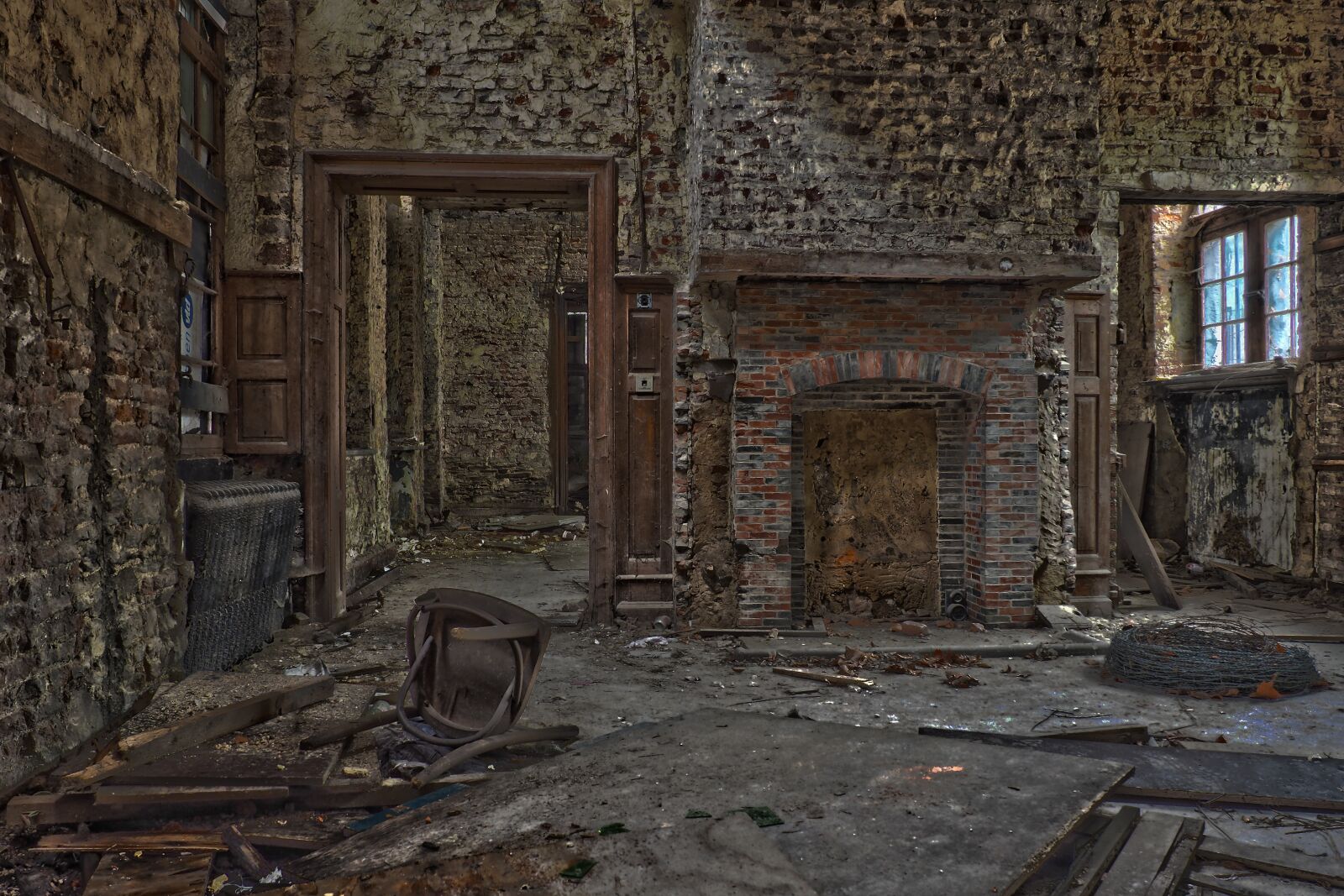 Olympus OM-D E-M10 sample photo. Lost places, villa, house photography