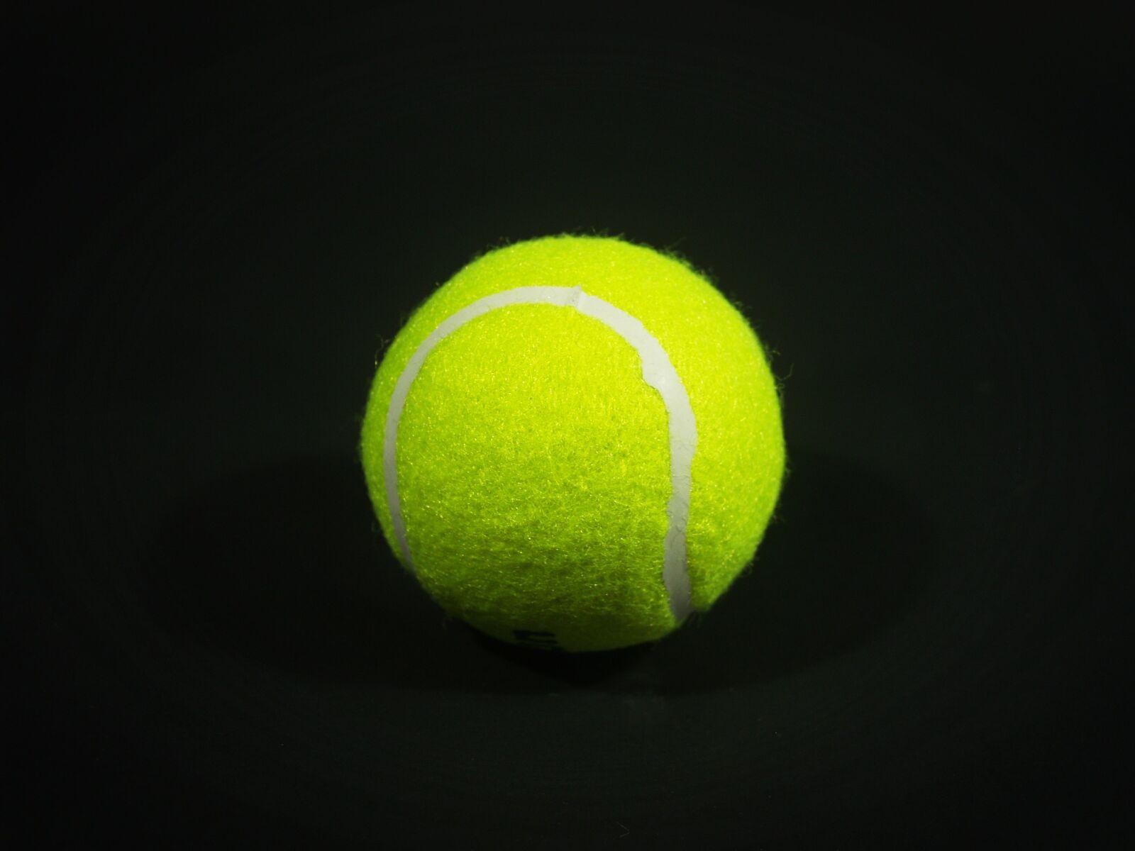 Olympus E-300 (EVOLT E-300) sample photo. Ball, white, shadow photography