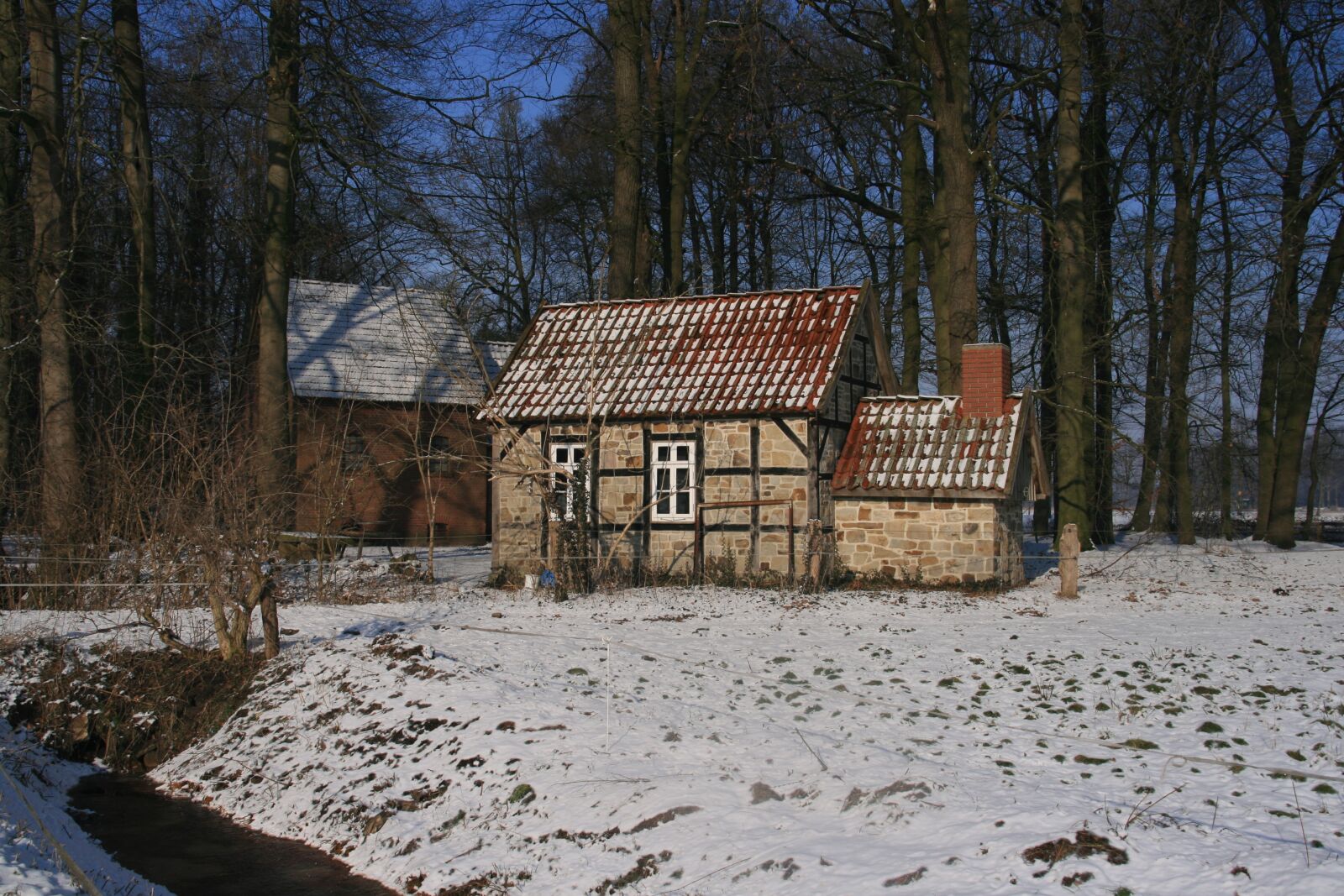 Canon EOS 400D (EOS Digital Rebel XTi / EOS Kiss Digital X) sample photo. Backhaus, winter, snow photography