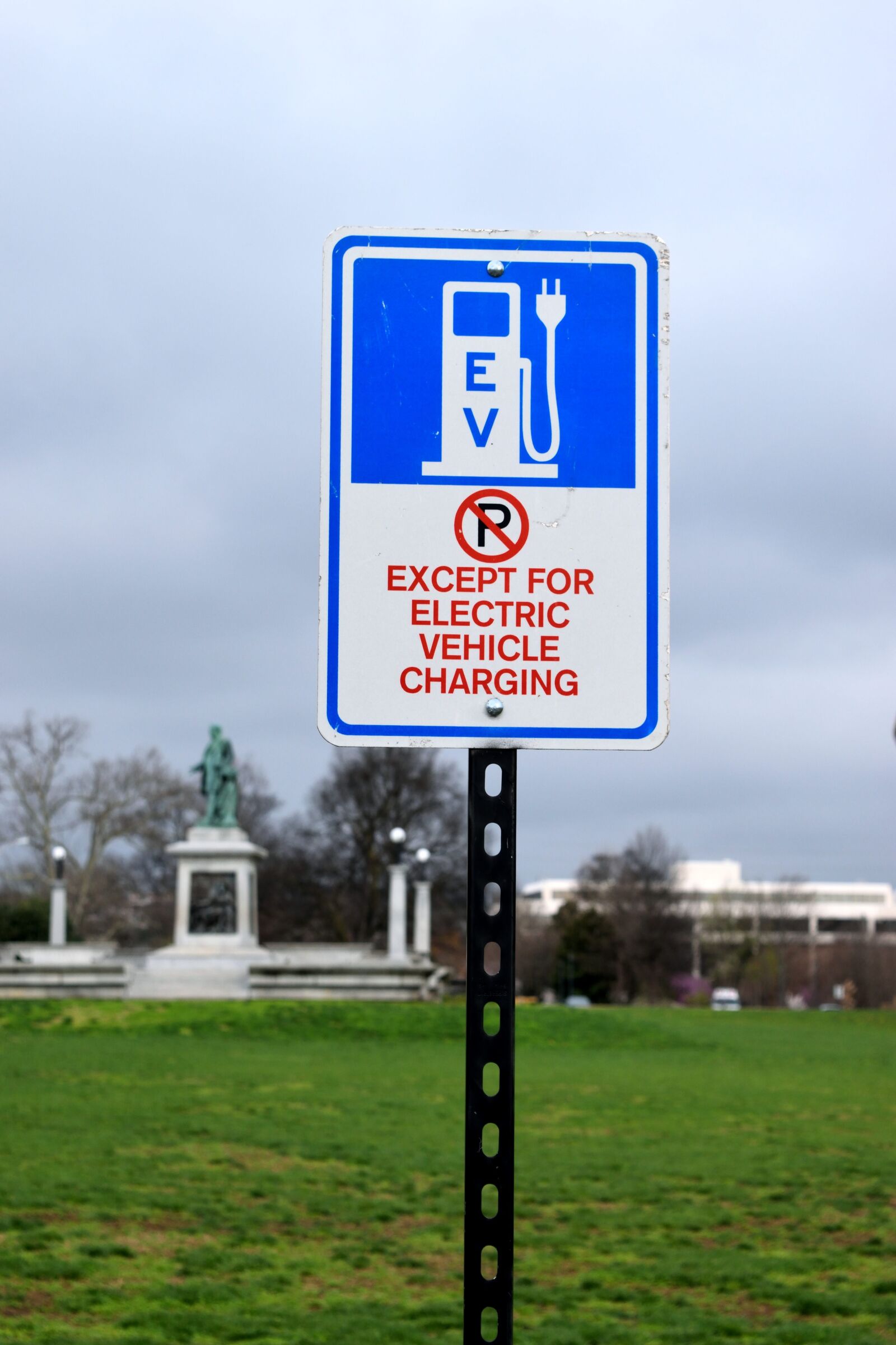 Nikon D3300 sample photo. Hybrid car, sign, charging photography