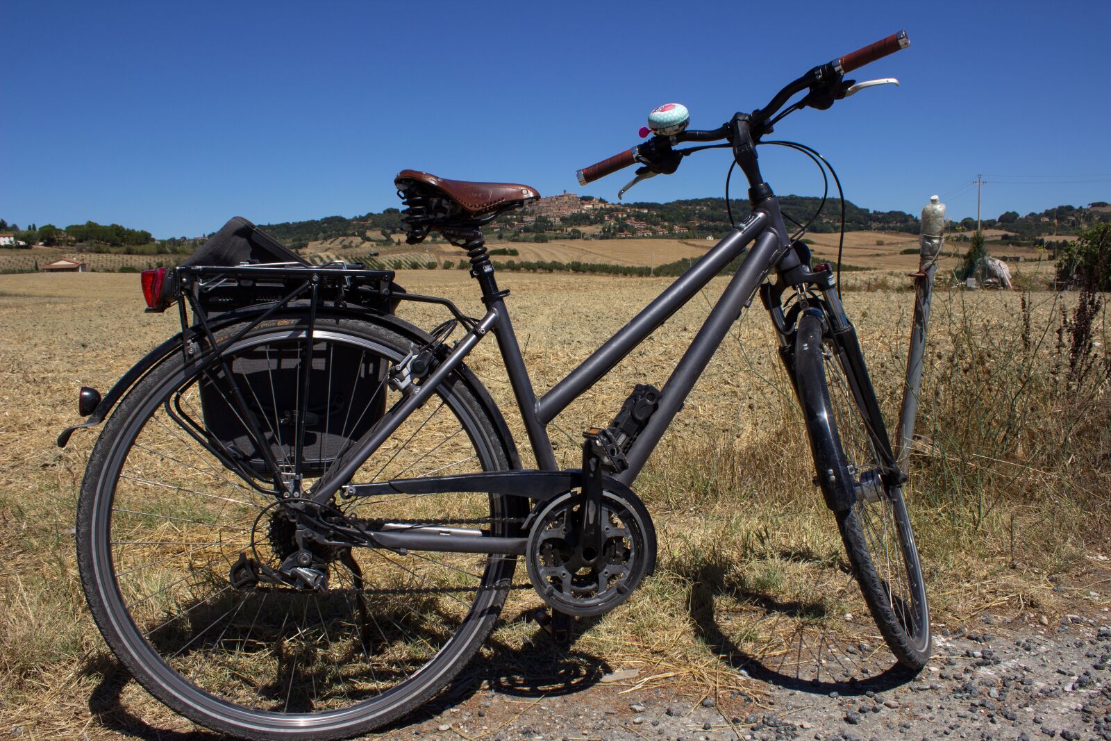 Canon EOS 600D (Rebel EOS T3i / EOS Kiss X5) sample photo. Bike, on the go photography