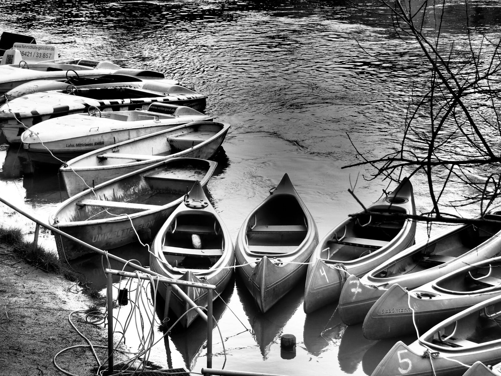 Panasonic Lumix G Vario 45-200mm F4-5.6 OIS sample photo. Boats, canoeing, paddle photography