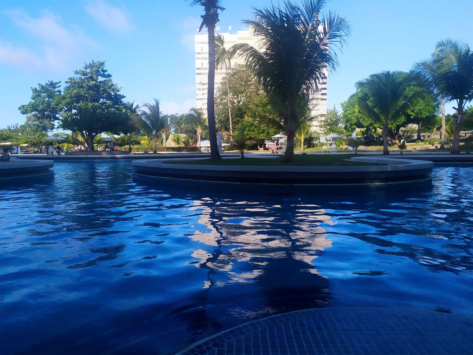 Xiaomi Redmi Note 7 sample photo. Landscape, pool, diving photography