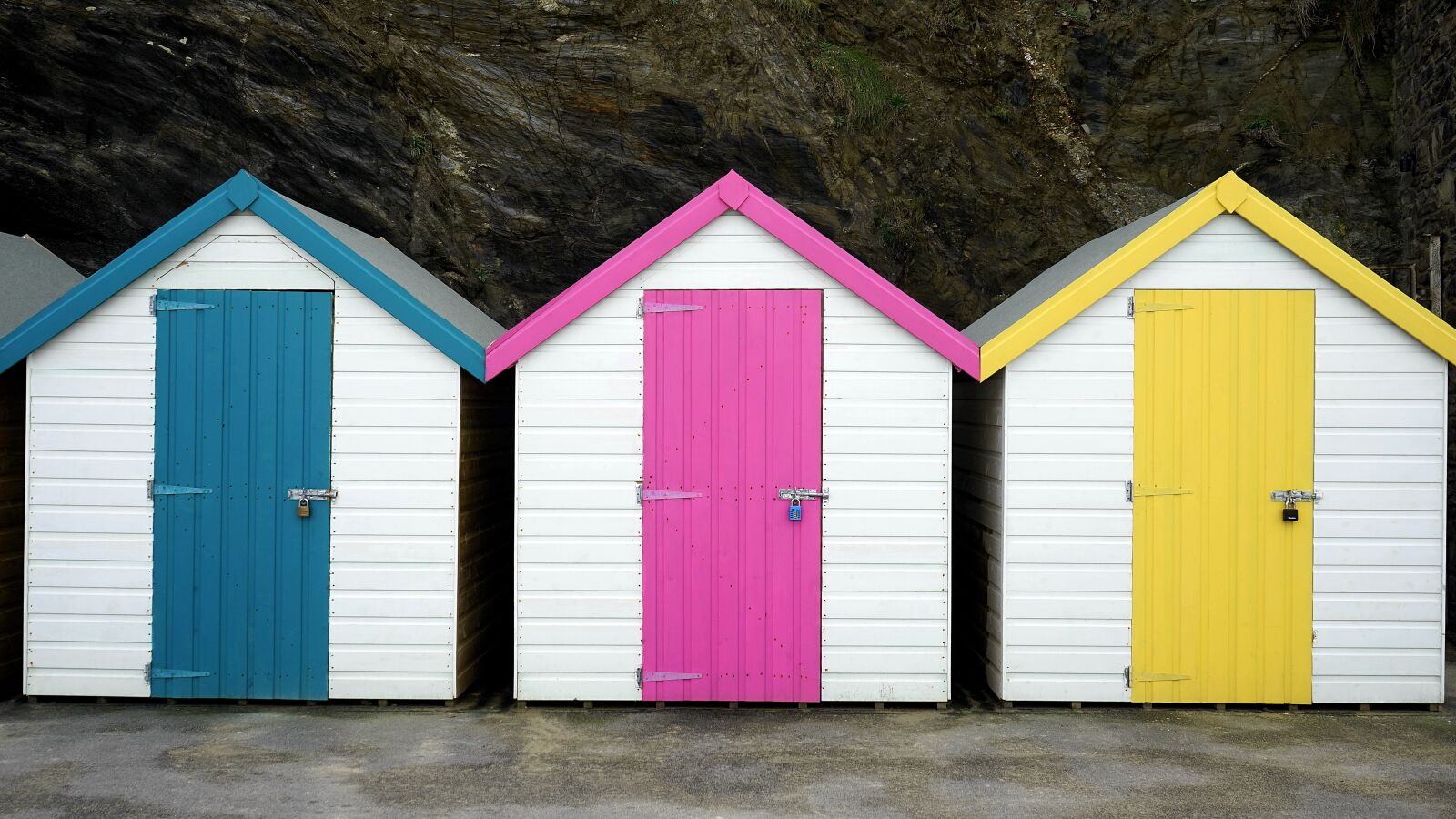 Sony a7 + Sony FE 28-70mm F3.5-5.6 OSS sample photo. Beach hut, colourful, beach photography