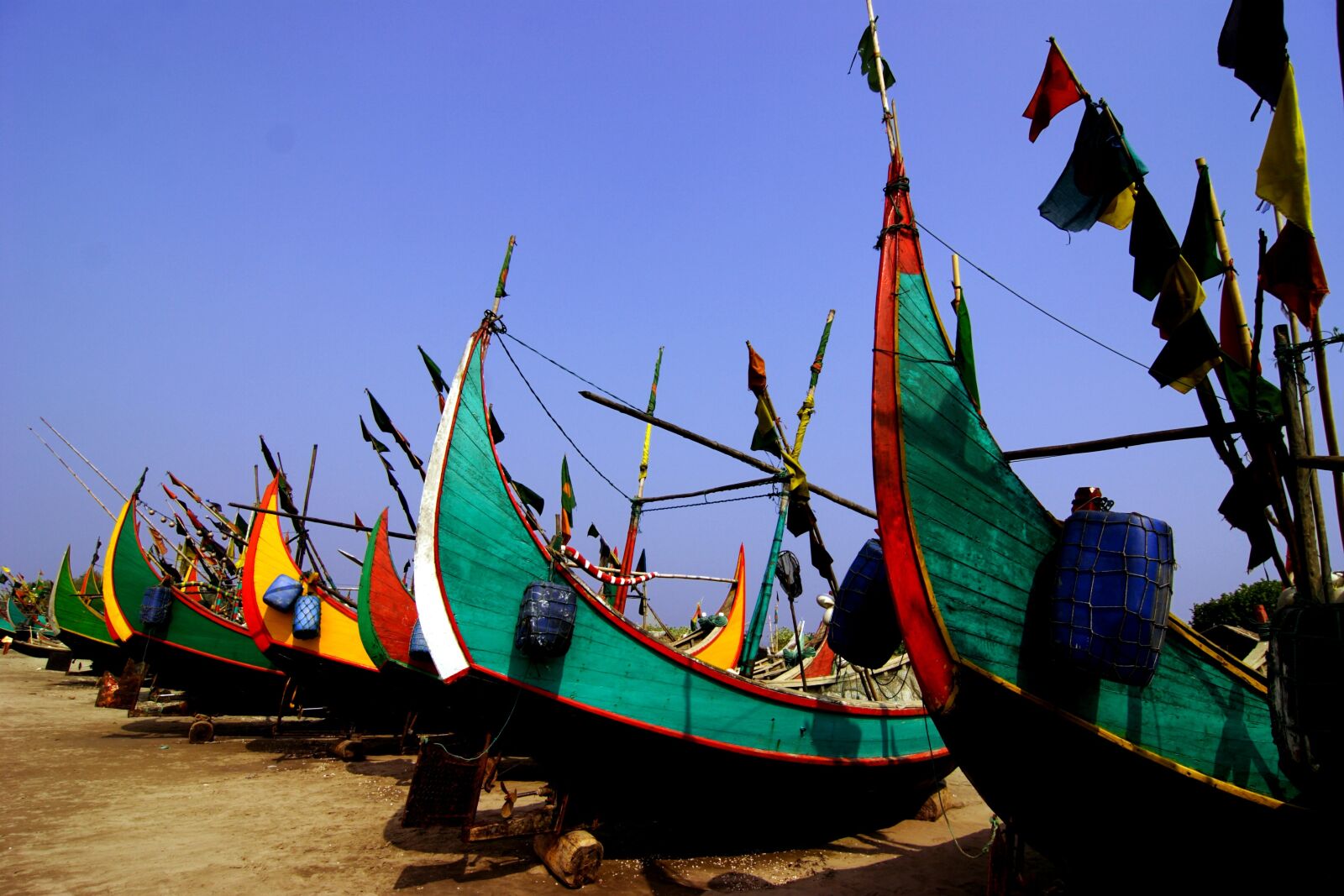 Canon EOS 20D sample photo. Bangladesh, fisherman, boat photography