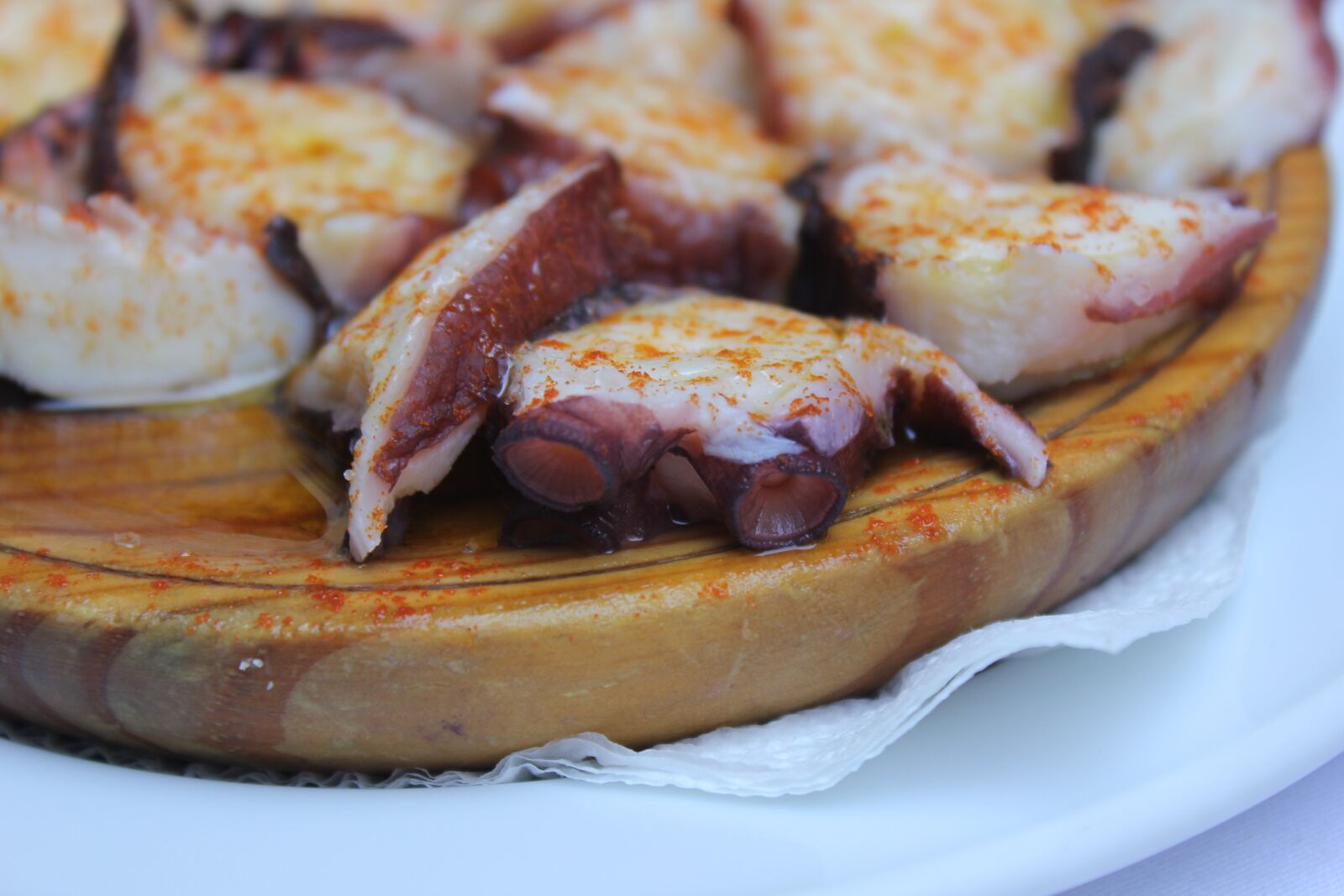 Canon EOS 550D (EOS Rebel T2i / EOS Kiss X4) sample photo. Octopus, cooked octopus, gastronomy photography