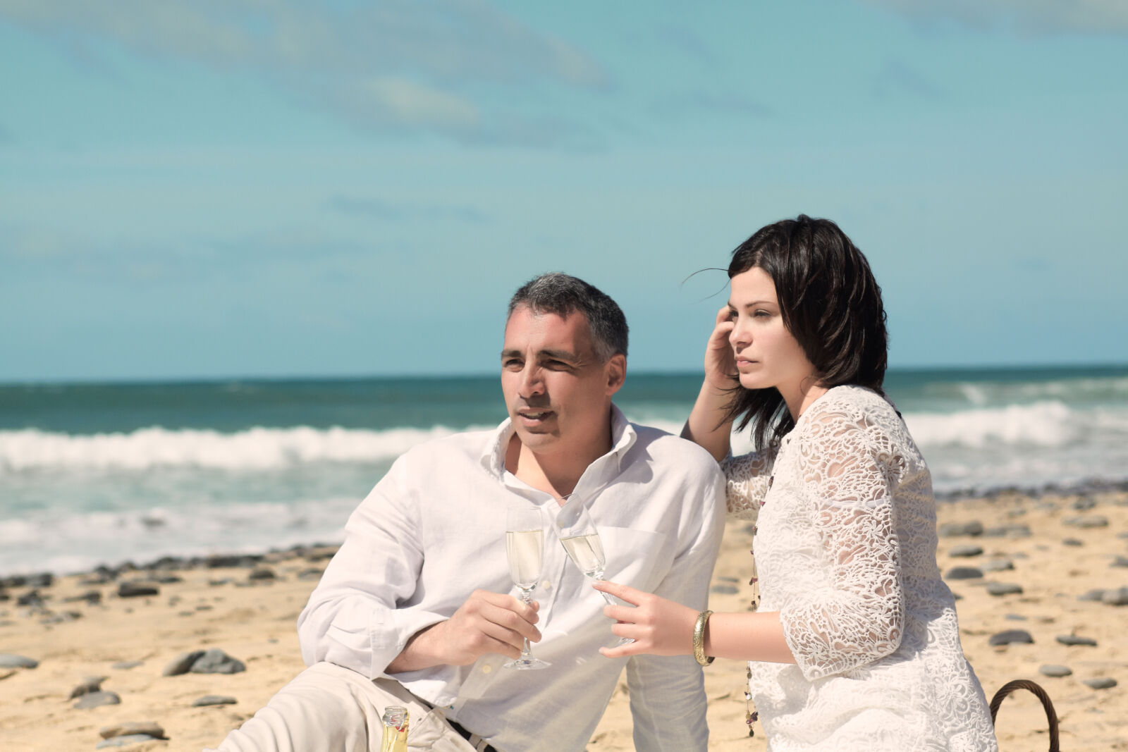 Canon EOS 50D sample photo. Adult, affectionate, alcohol, beach photography