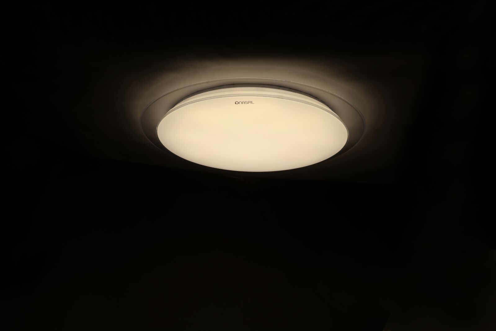 Canon EOS 5D Mark IV sample photo. Ceiling light, lighting, ceiling photography