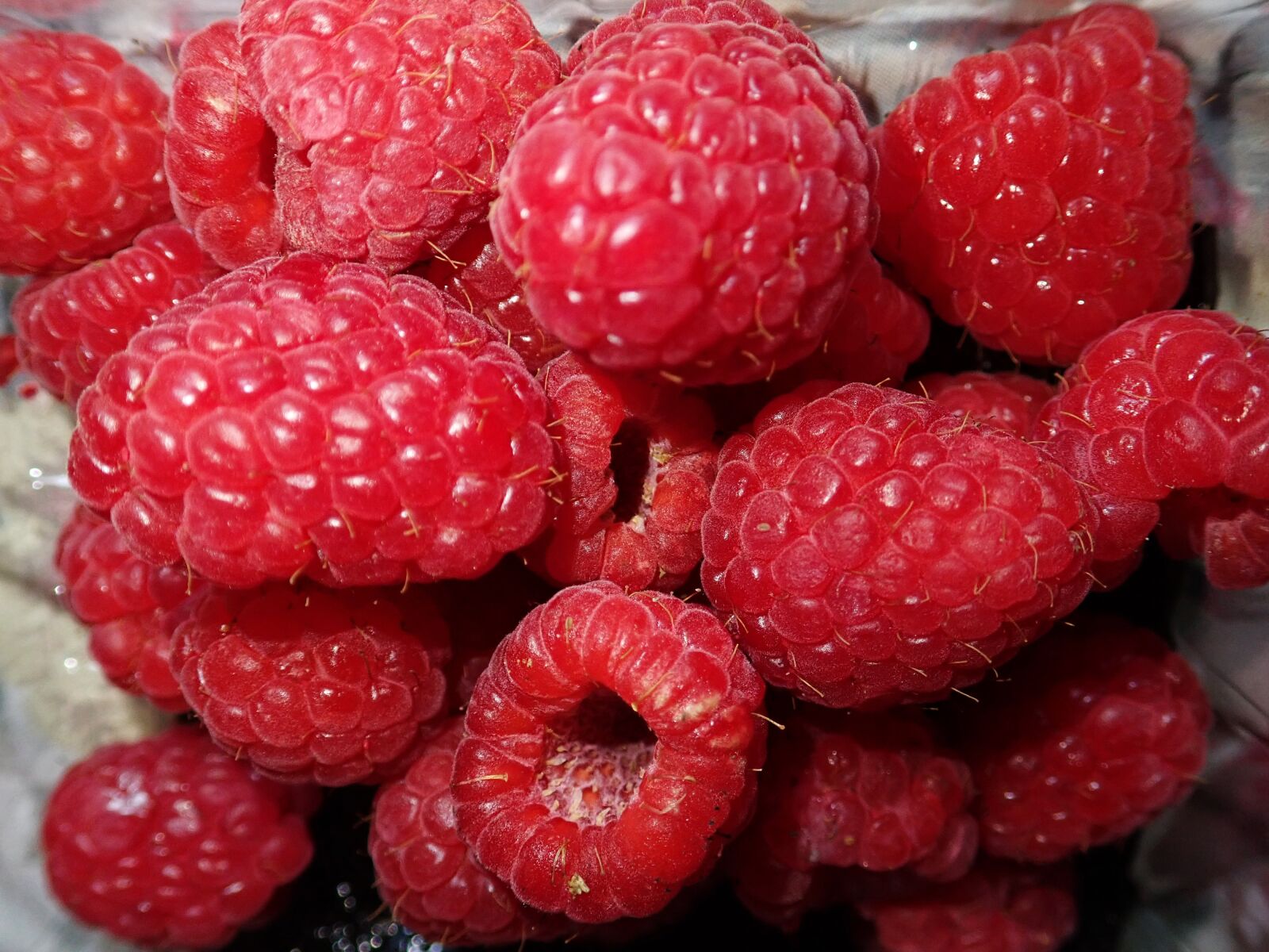 Olympus TG-5 sample photo. Raspberries, fruit, fresh photography