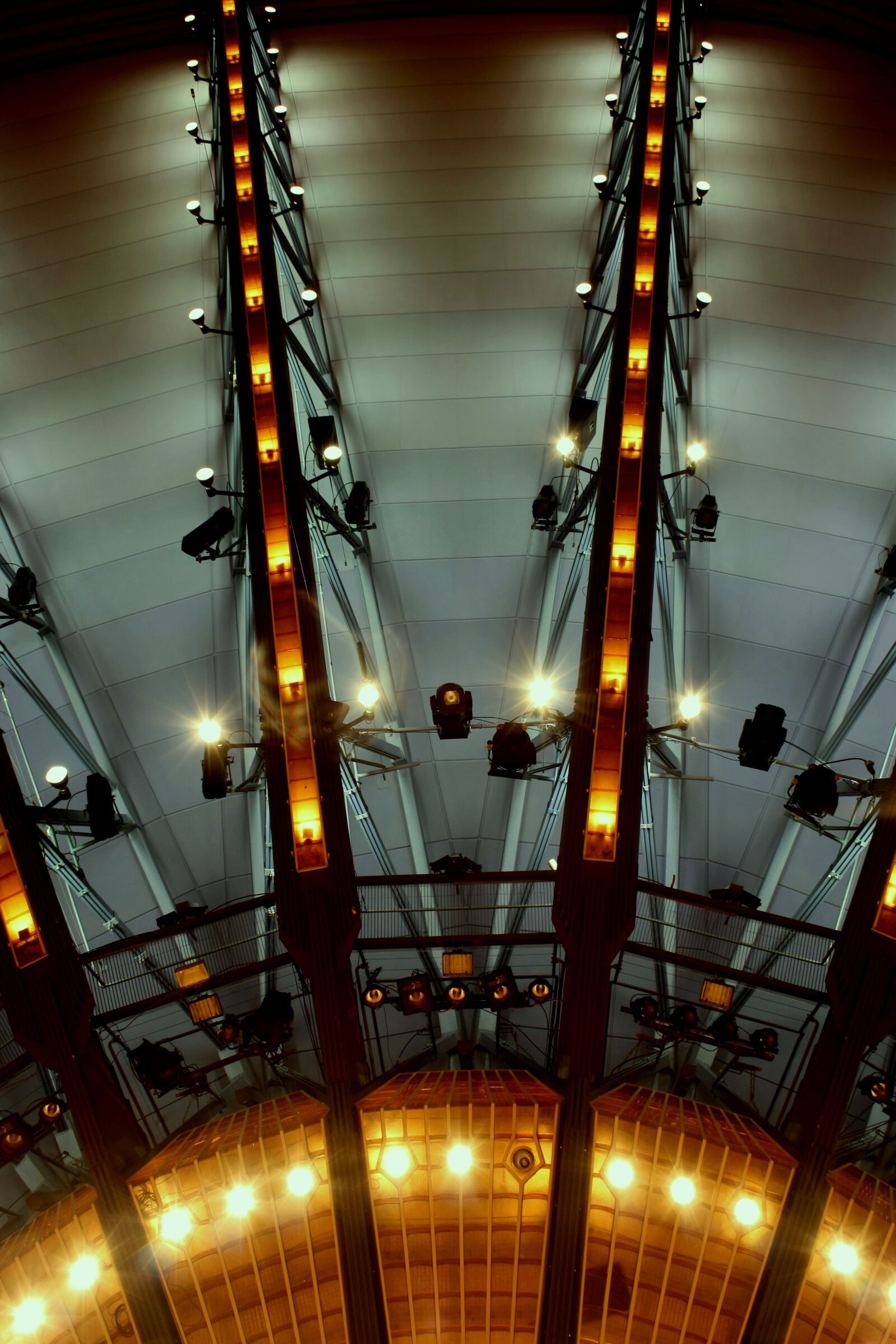 Canon EOS 1000D (EOS Digital Rebel XS / EOS Kiss F) sample photo. Philharmonie cologne, hall, blanket photography