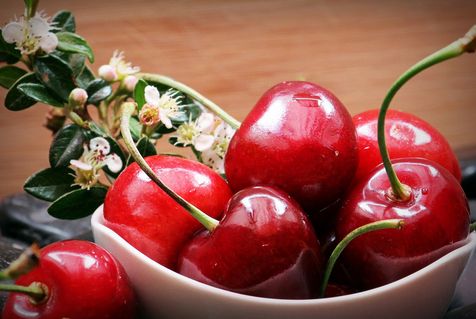 Canon EOS 550D (EOS Rebel T2i / EOS Kiss X4) sample photo. Cherries, fruits, fruit photography