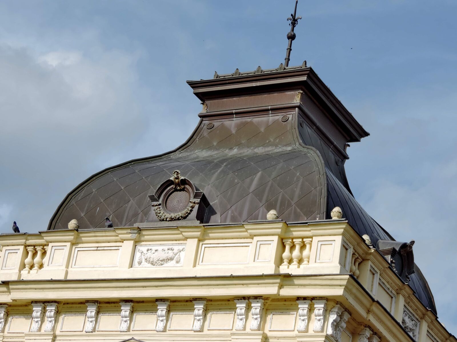 Nikon Coolpix P520 sample photo. Copper, palace, roof, tower photography