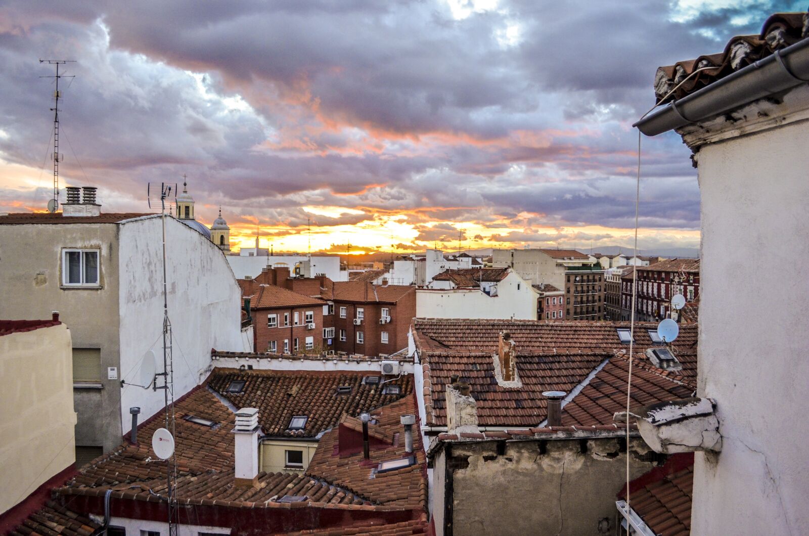 Nikon D5100 sample photo. Madrid, roofs, sunset photography
