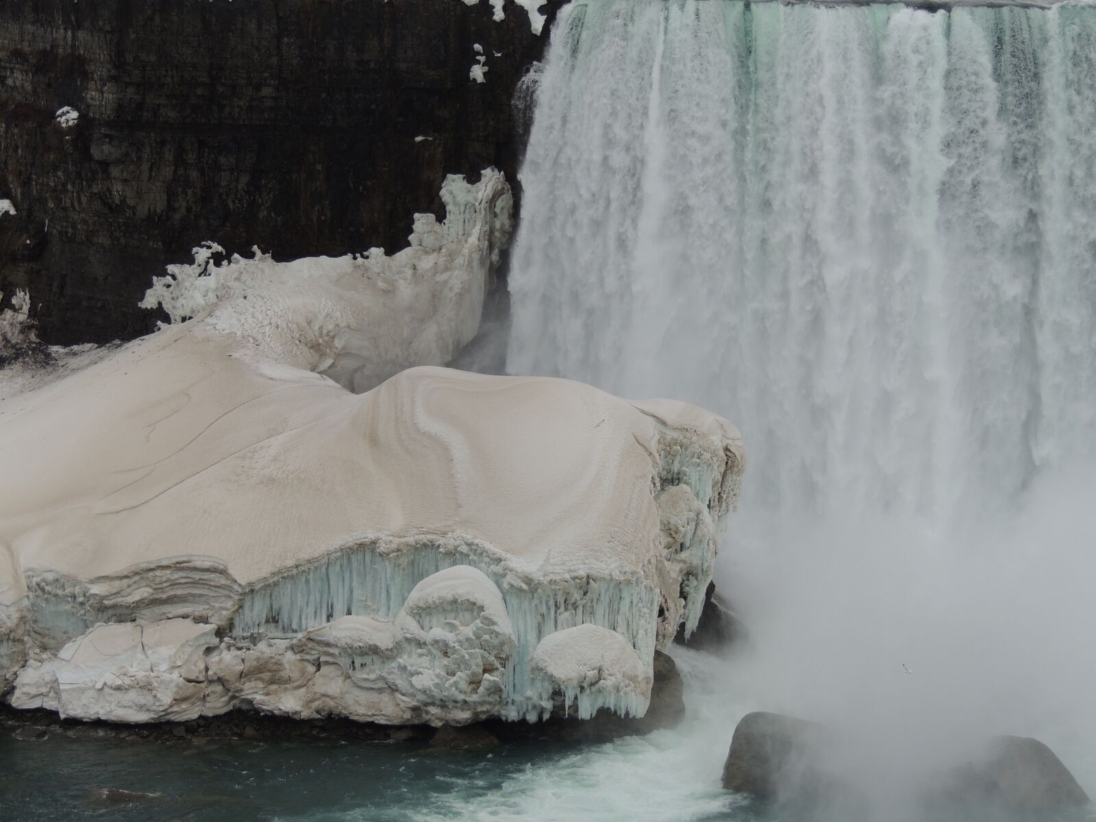 Nikon Coolpix P510 sample photo. Waterfall, ice, frozen photography