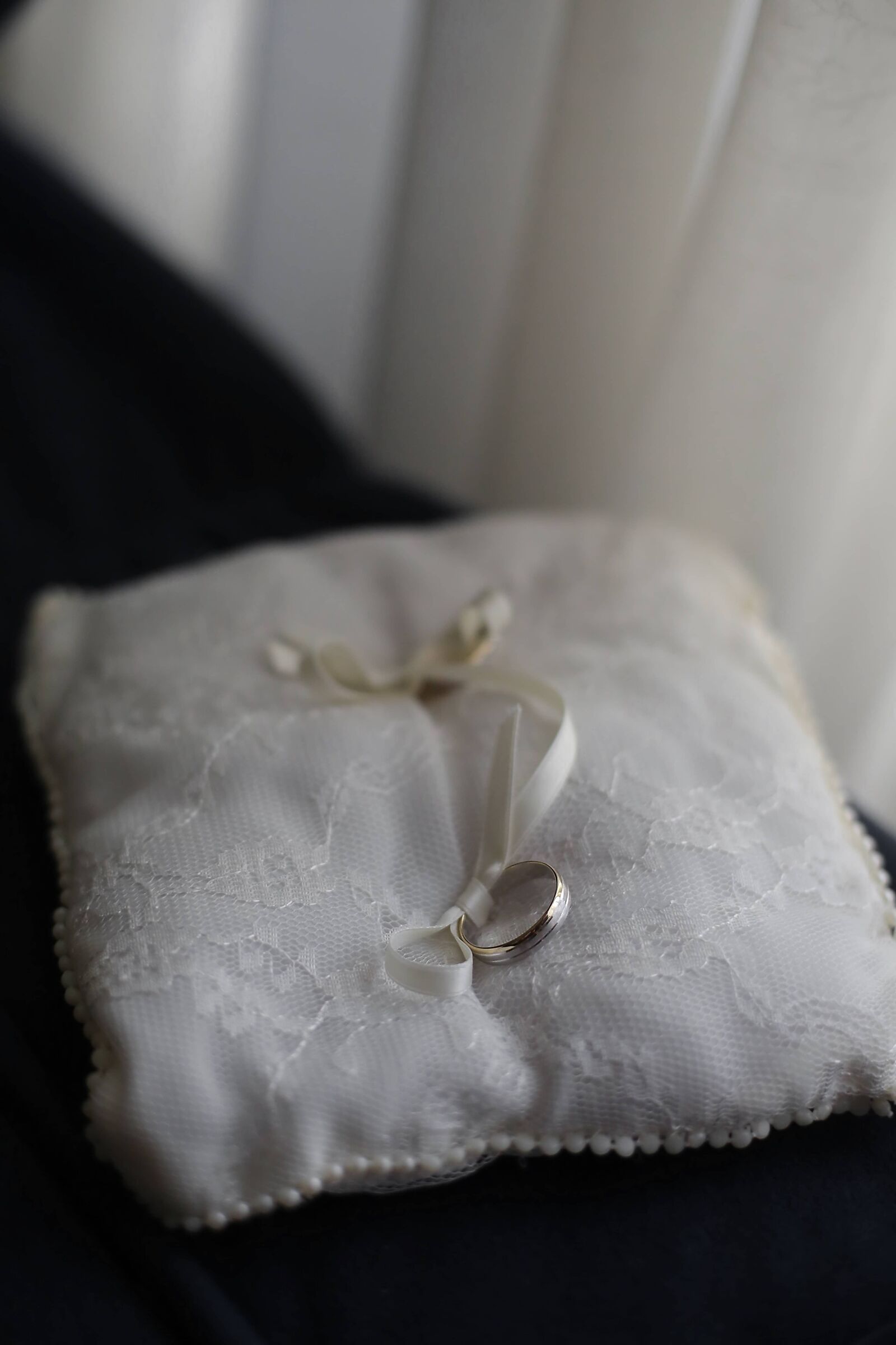 Canon EF 50mm F1.4 USM sample photo. Golden shine, pillow, wedding photography