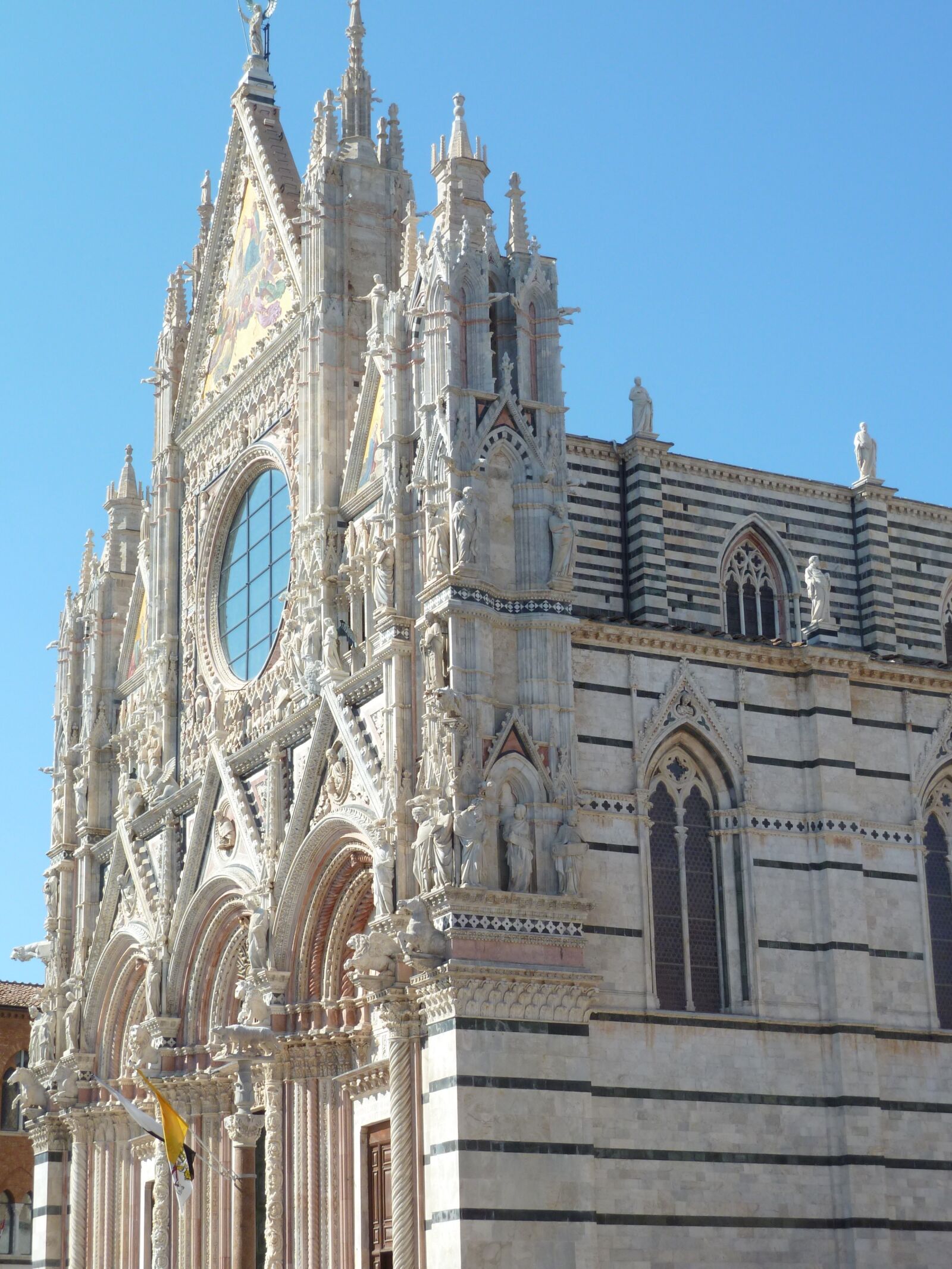 Panasonic Lumix DMC-ZS7 (Lumix DMC-TZ10) sample photo. Italy, church, architecture photography