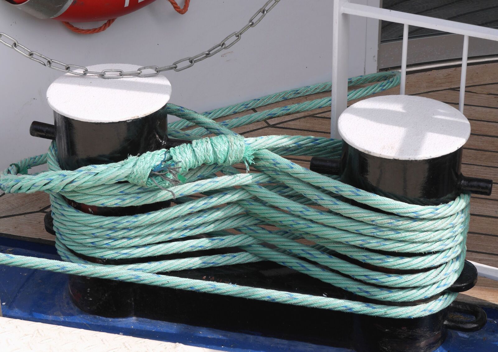 Panasonic Lumix DMC-GH3 sample photo. Rope, pillar, metal, ship photography